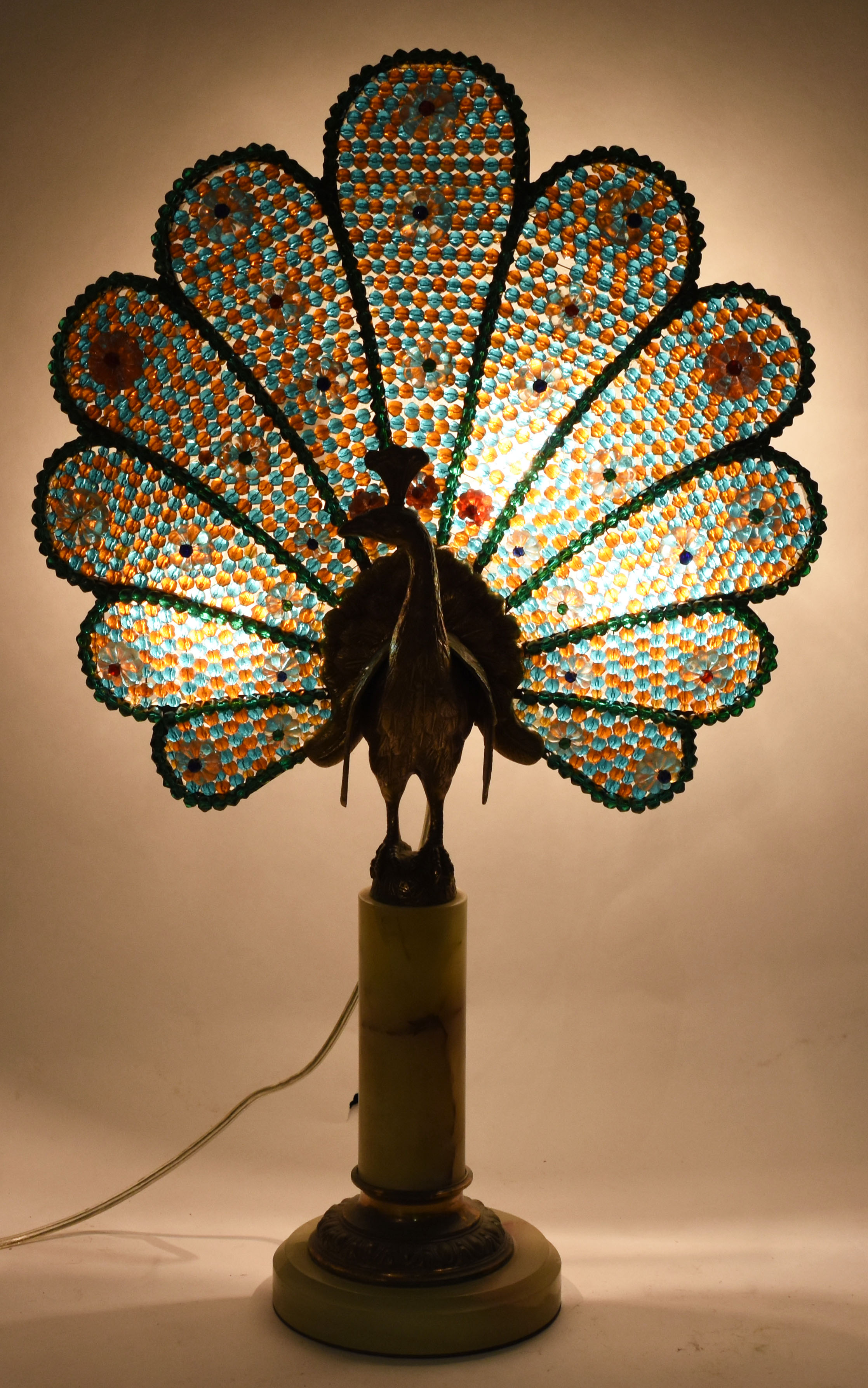 Luminária “Art Nouveau”- Alabastro, bronze dourado e contas de de... - foto 3 de 5