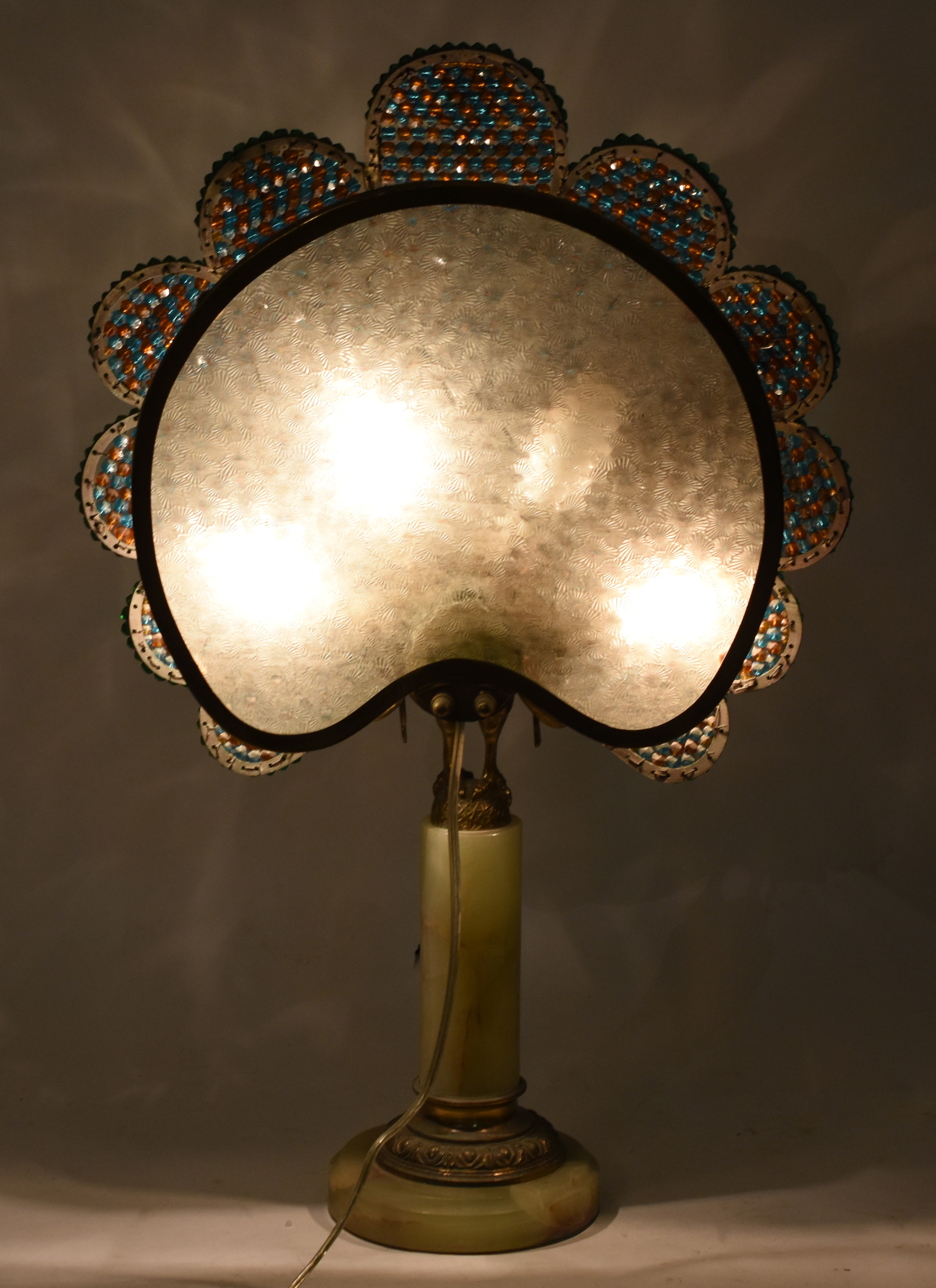 Luminária “Art Nouveau”- Alabastro, bronze dourado e contas de de... - foto 4 de 5
