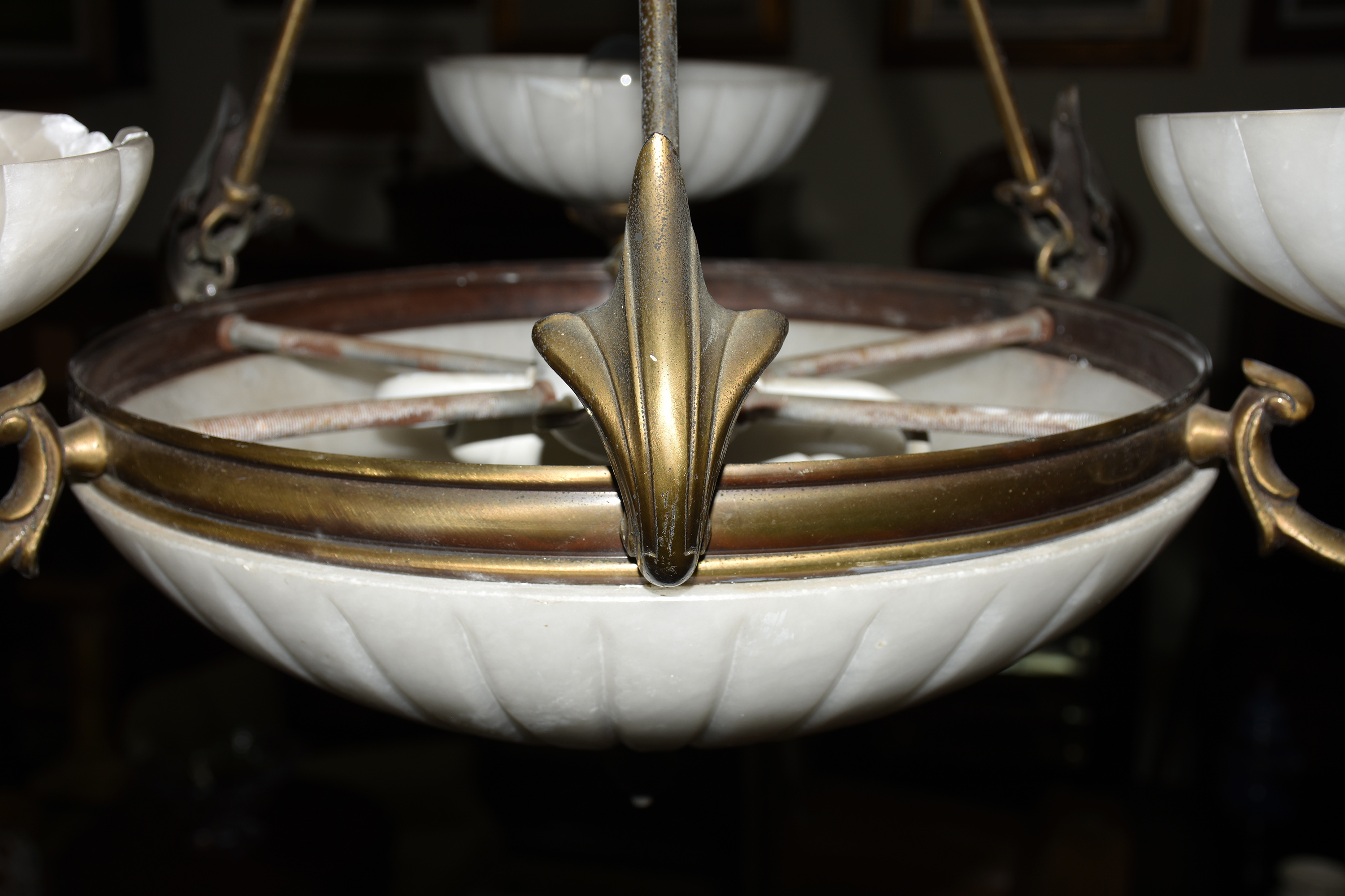 Lustre de metal dourado ( 1 cúpula lascada ) - foto 3 de 4