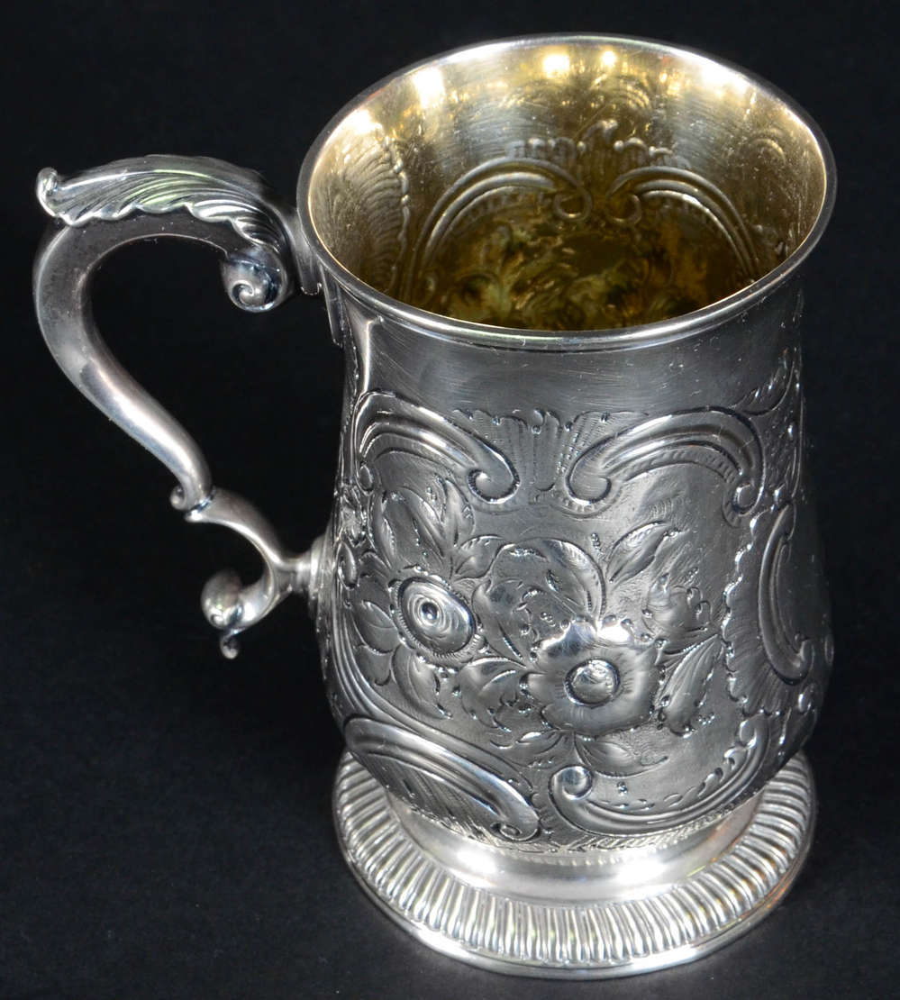 Mug Vitoriano – (caneca) – Prata inglesa cinzelada – Decoração com... - foto 2 de 3