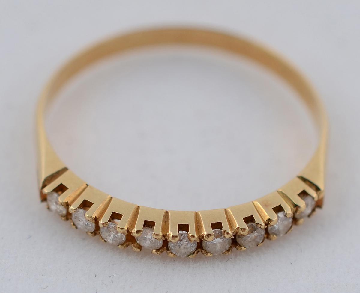 Meia aliança de ouro amarelo 18 k com nove brilhantes. Peso total 1,3... - foto 2 de 2