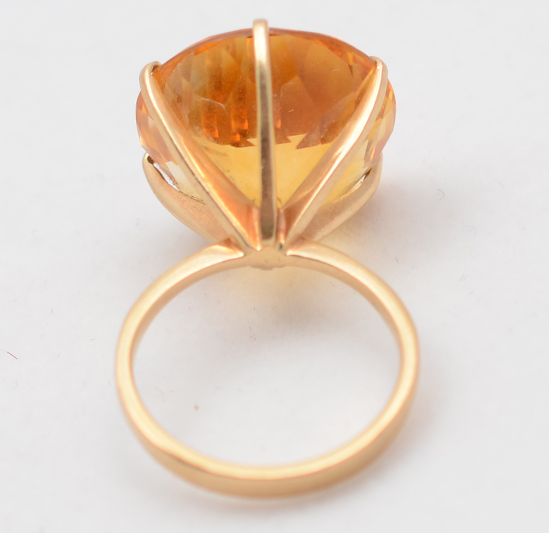 Anel de ouro amarelo 18 k e topázio - Peso total 8,5 g - Aro 16. - foto 2 de 2