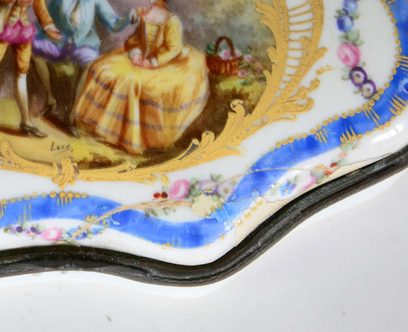 Caixa decorativa – Porcelana de Sèvres branca – Decoração com tarja... - foto 3 de 5