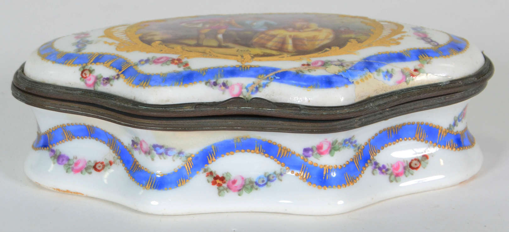 Caixa decorativa – Porcelana de Sèvres branca – Decoração com tarja... - foto 4 de 5