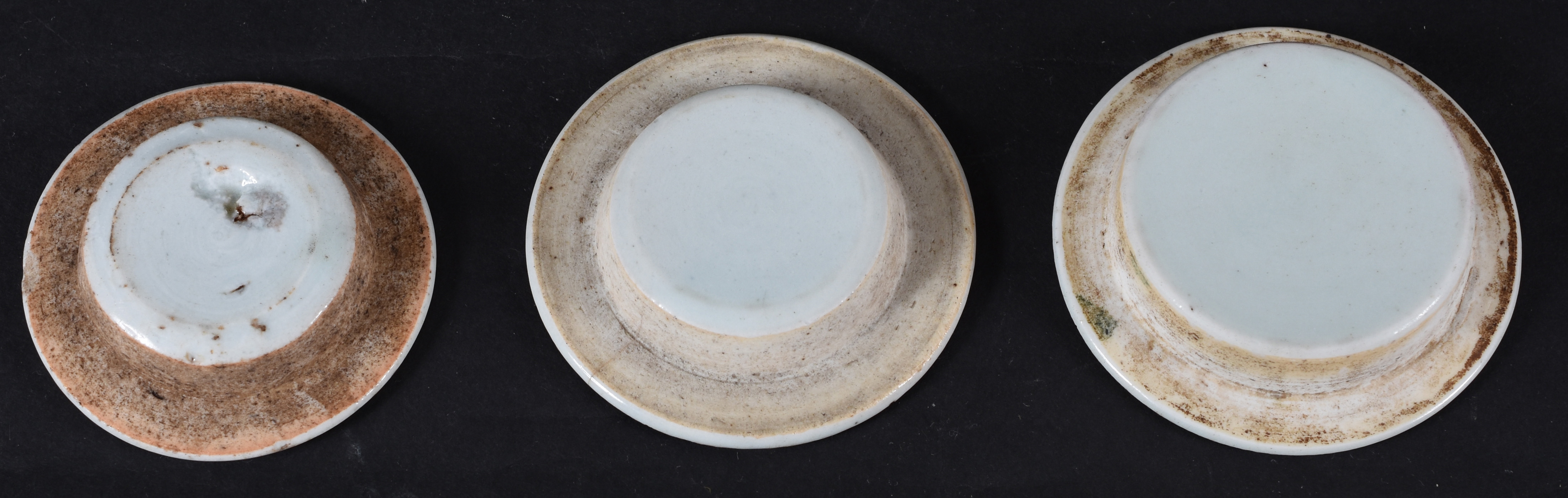 Lote composto de três tampinhas – Porcelana chinesa de Macau –... - foto 2 de 2