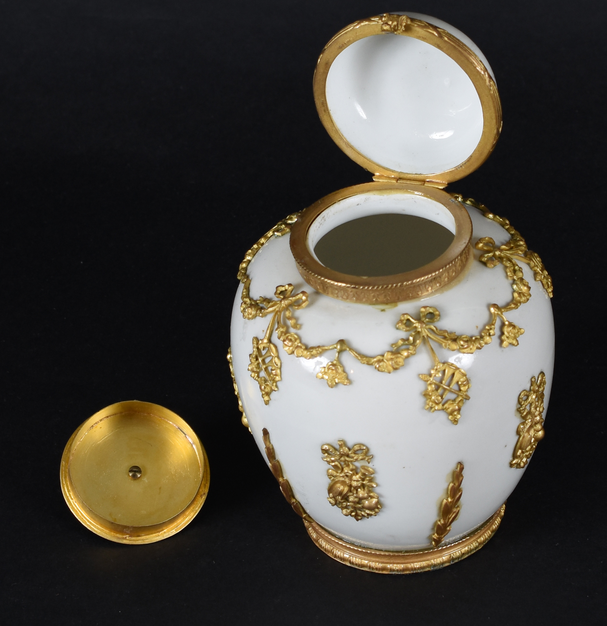Potiche – Porcelana de “Velho Paris” – Decoração com aplicações em... - foto 3 de 3