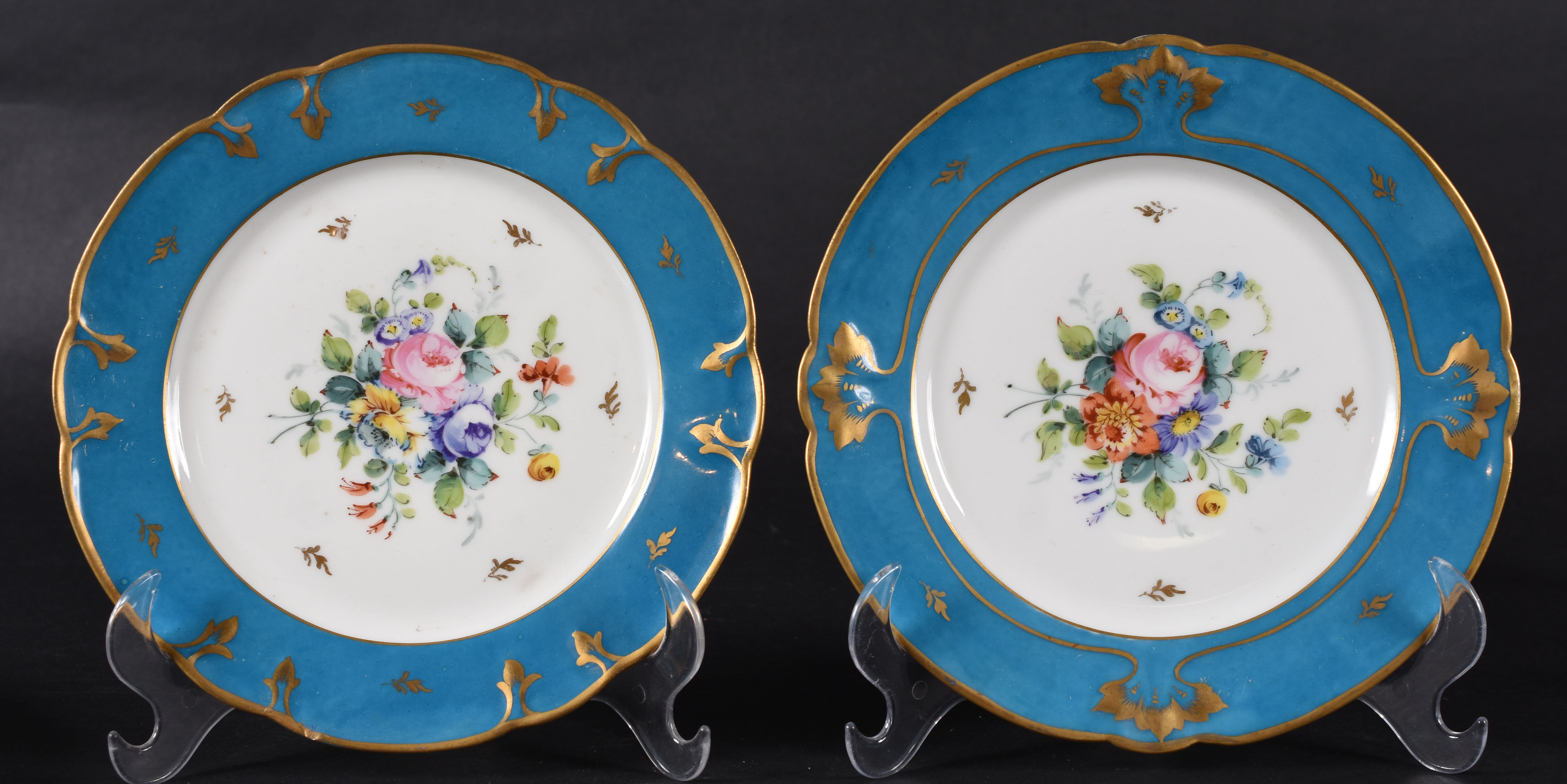 Par de pratos de sobremesa – Porcelana de Sèvres – Decoração com... - foto 1 de 2