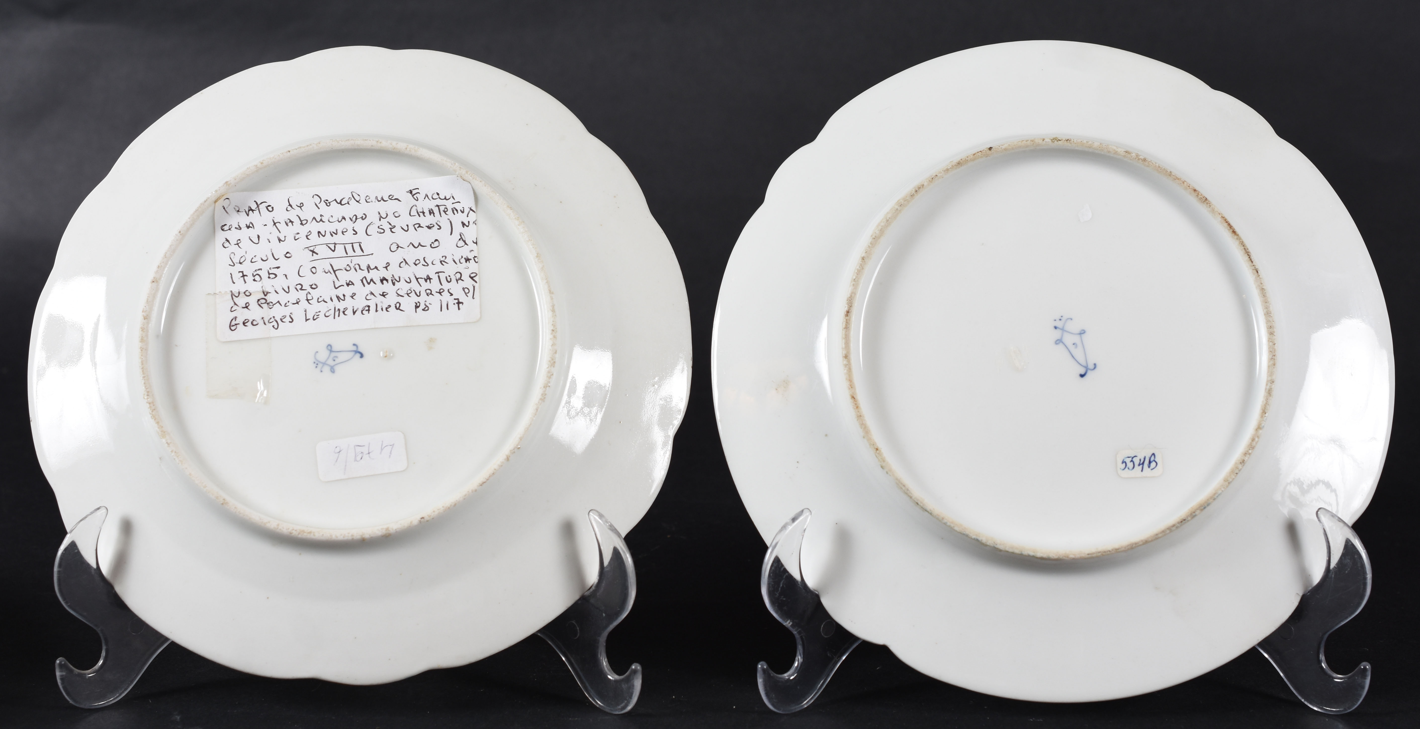 Par de pratos de sobremesa – Porcelana de Sèvres – Decoração com... - foto 2 de 2