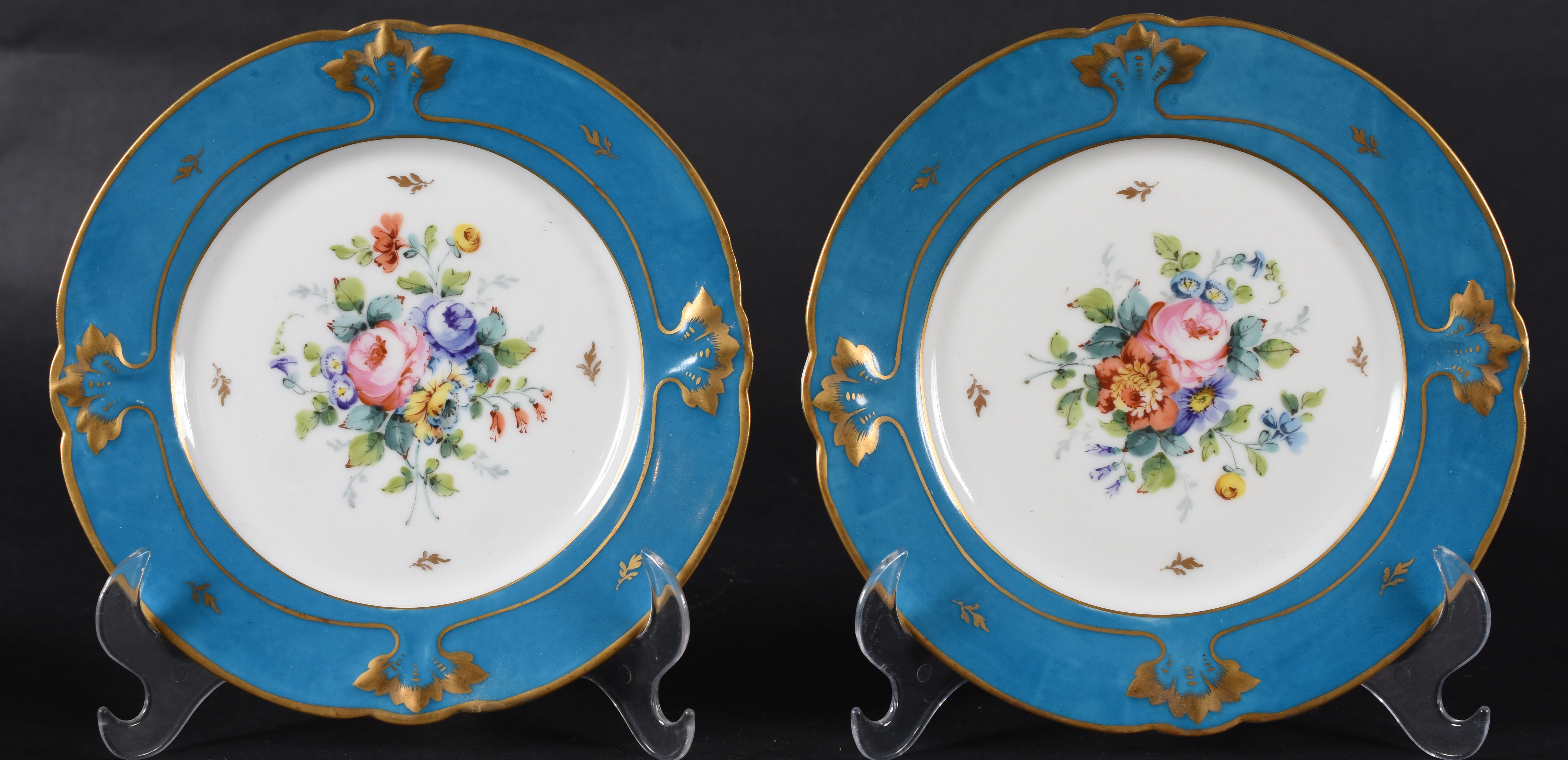 Par de pratos de sobremesa – Porcelana de Sévres – Decoração com... - foto 1 de 2