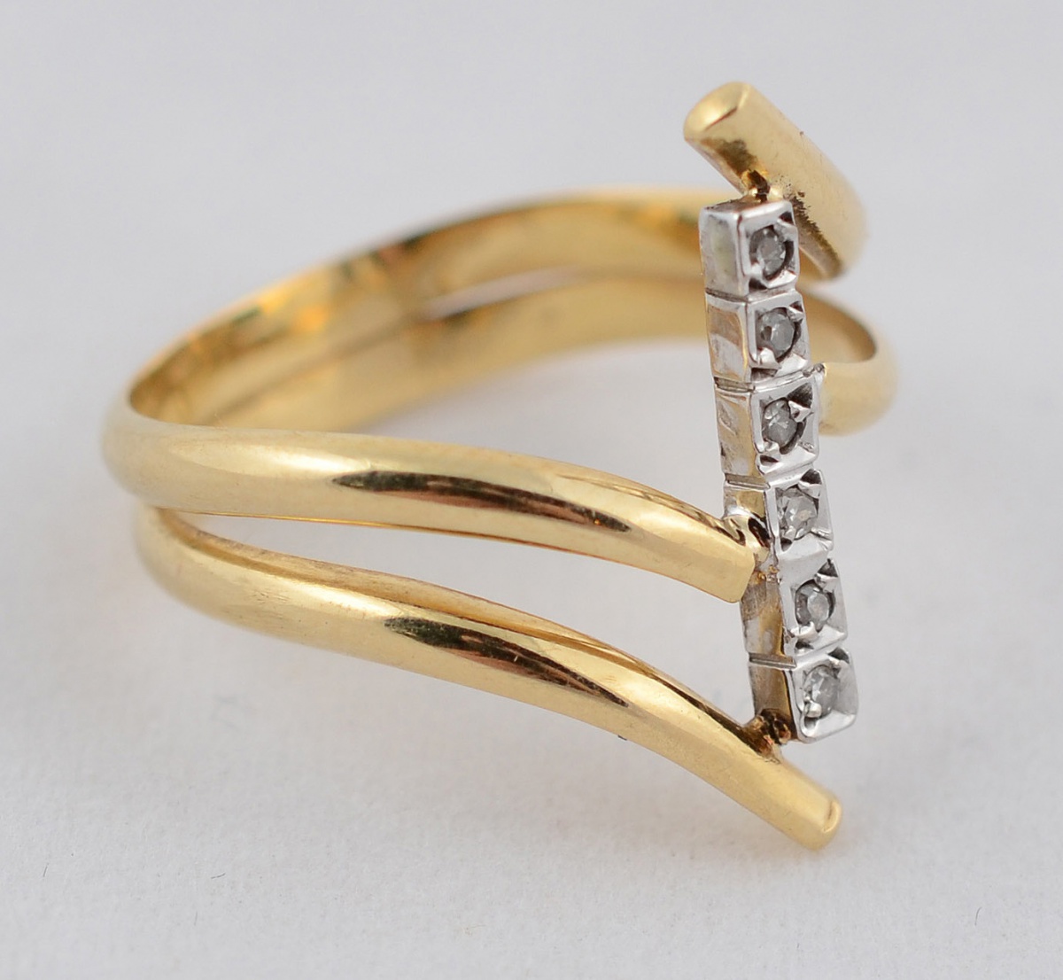 Anel de ouro amarelo 18 k com seis brilhantes. Peso total 4,3 g - Aro... - foto 1 de 2