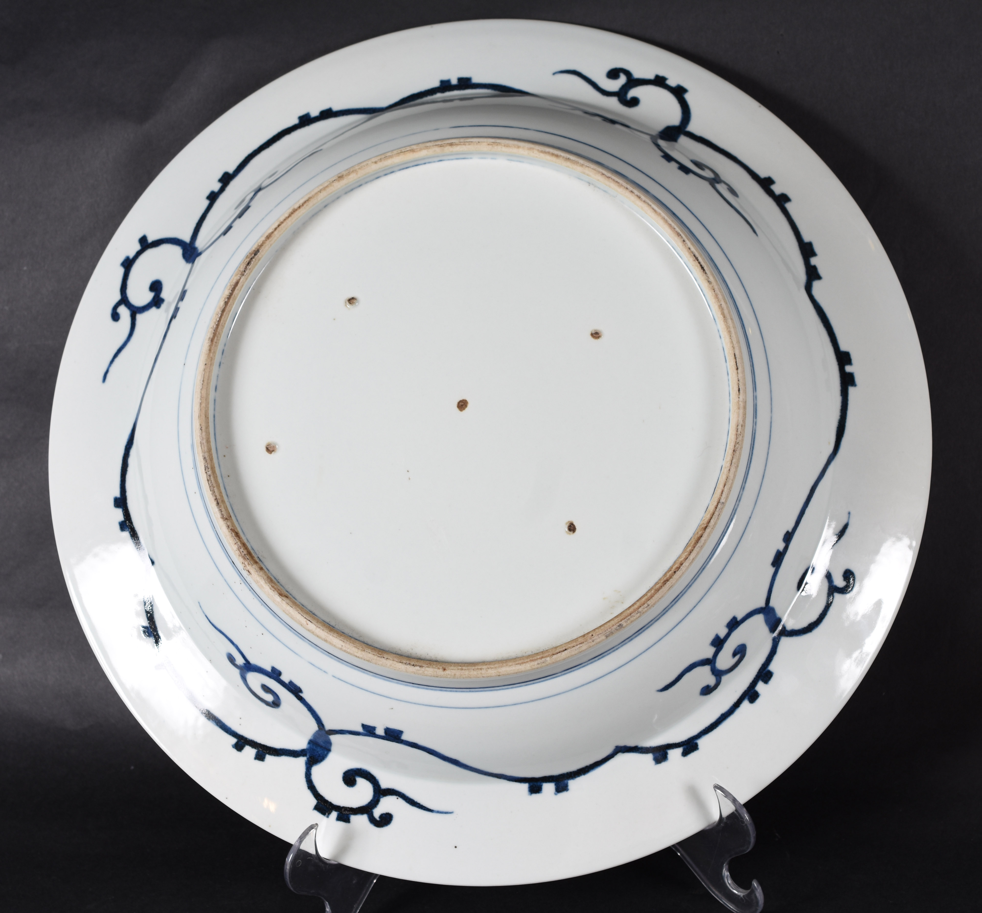 Prato “Medalhão” – Porcelana japonesa – Decoração em policromia com... - foto 2 de 2