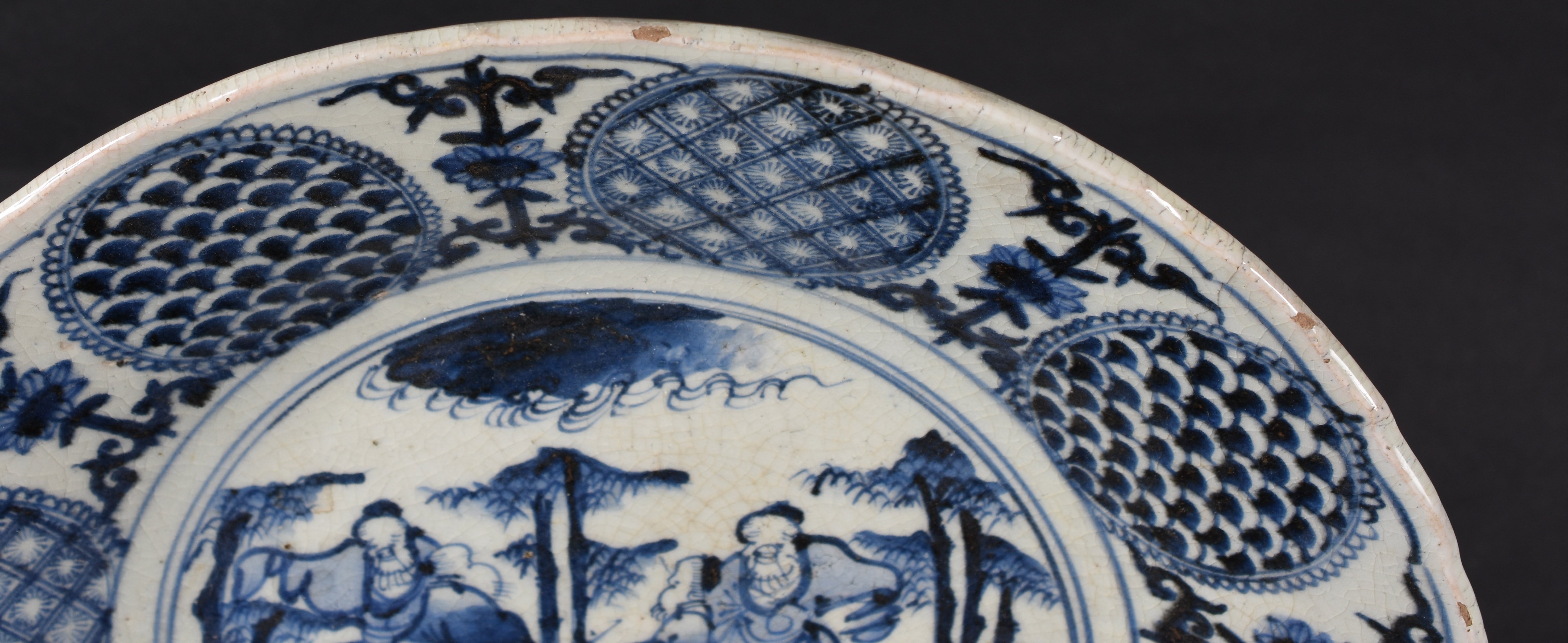 Prato “Medalhão” – Porcelana japonesa – Decoração azul cobalto sobre... - foto 2 de 3