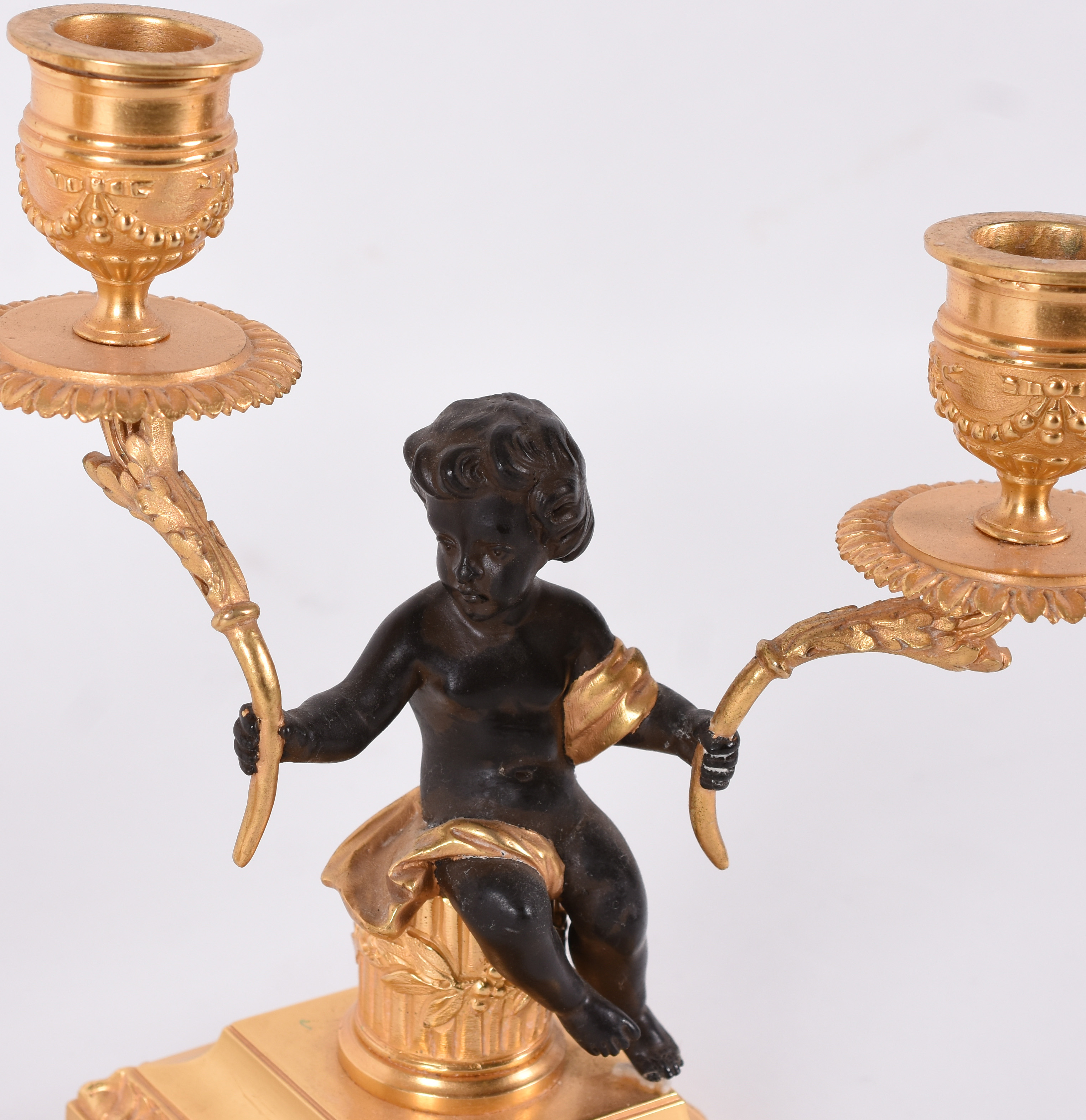 Par de candelabros para duas velas cada – Bronze Francês – Decoração... - foto 2 de 3