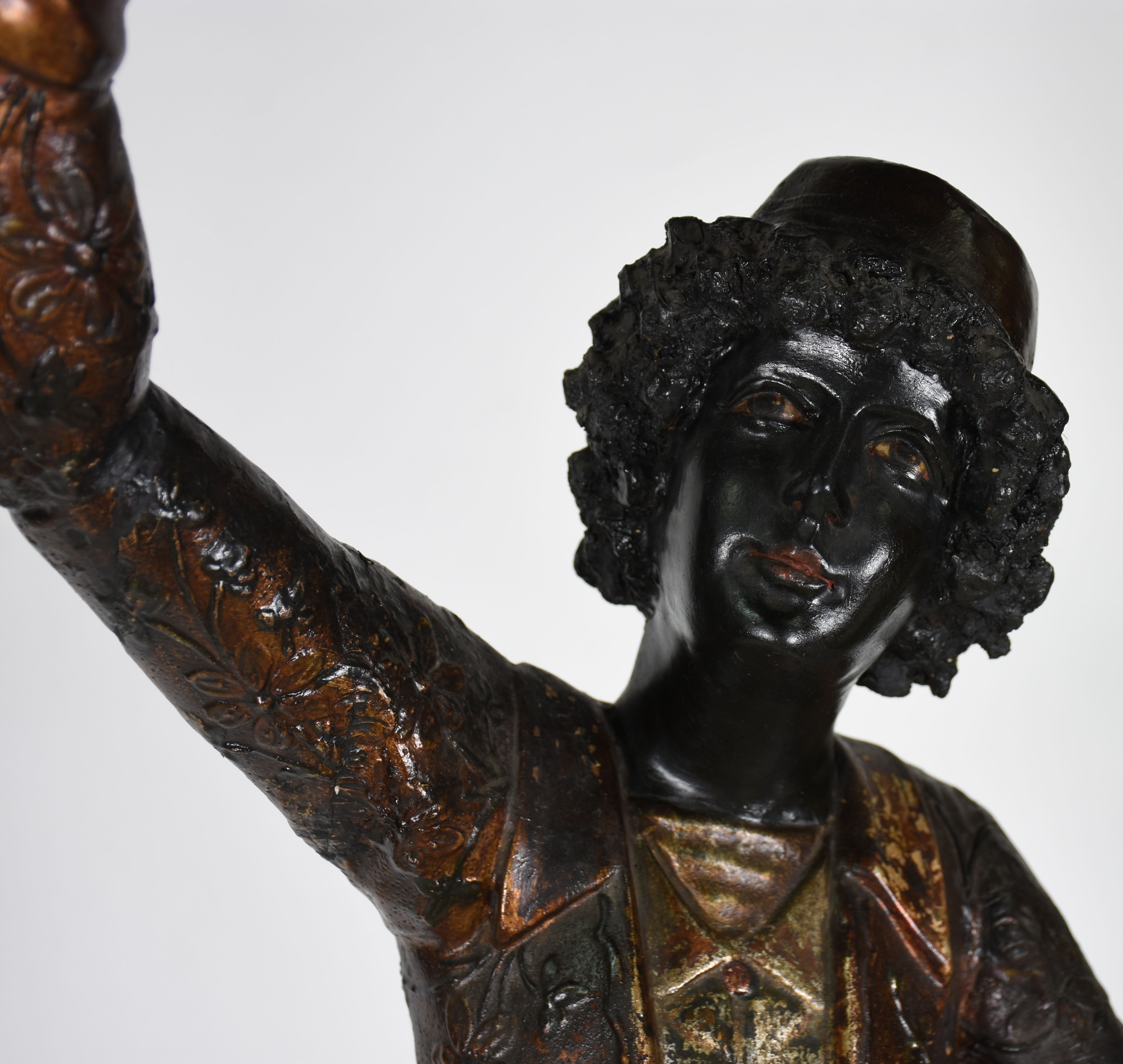 Black Moore - Grande escultura europeia de madeira policromada e... - foto 2 de 9