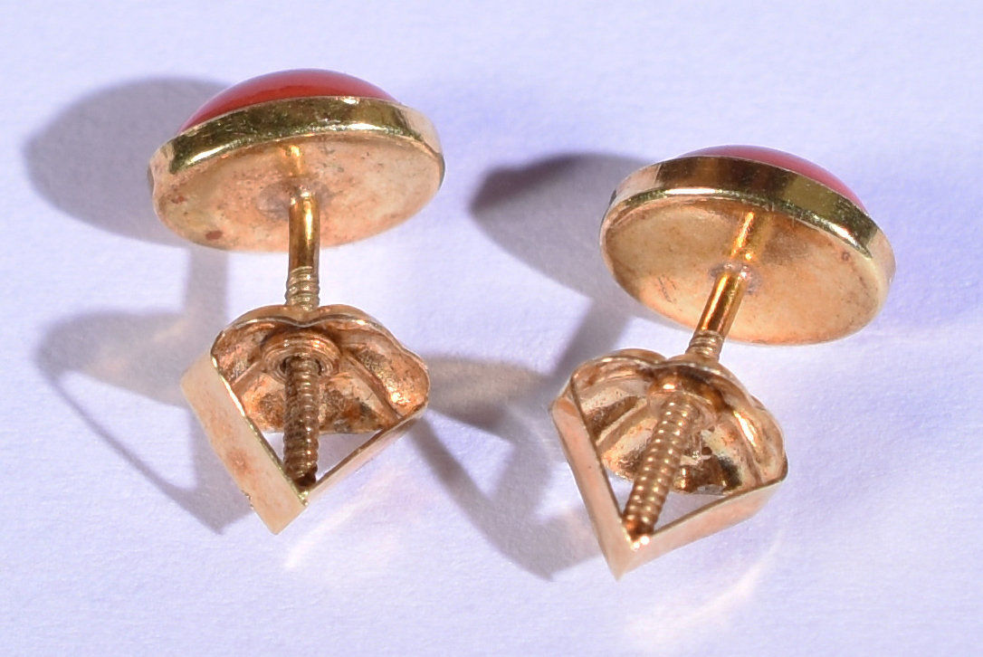 Par de brincos de ouro 18 k e coral (Por questão de segurança a peça... - foto 3 de 3