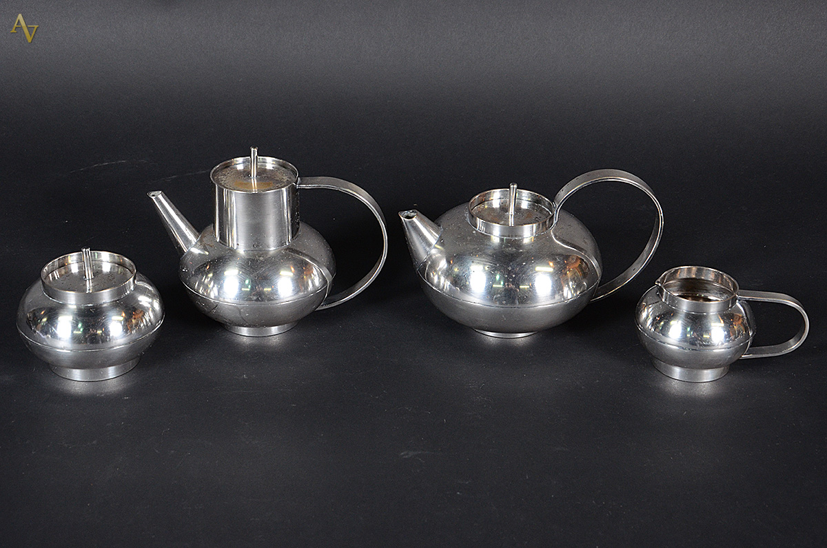 CHRISTOFLE - Baixela de metal com 4 peças. Alturas de 8 à 14 cm...