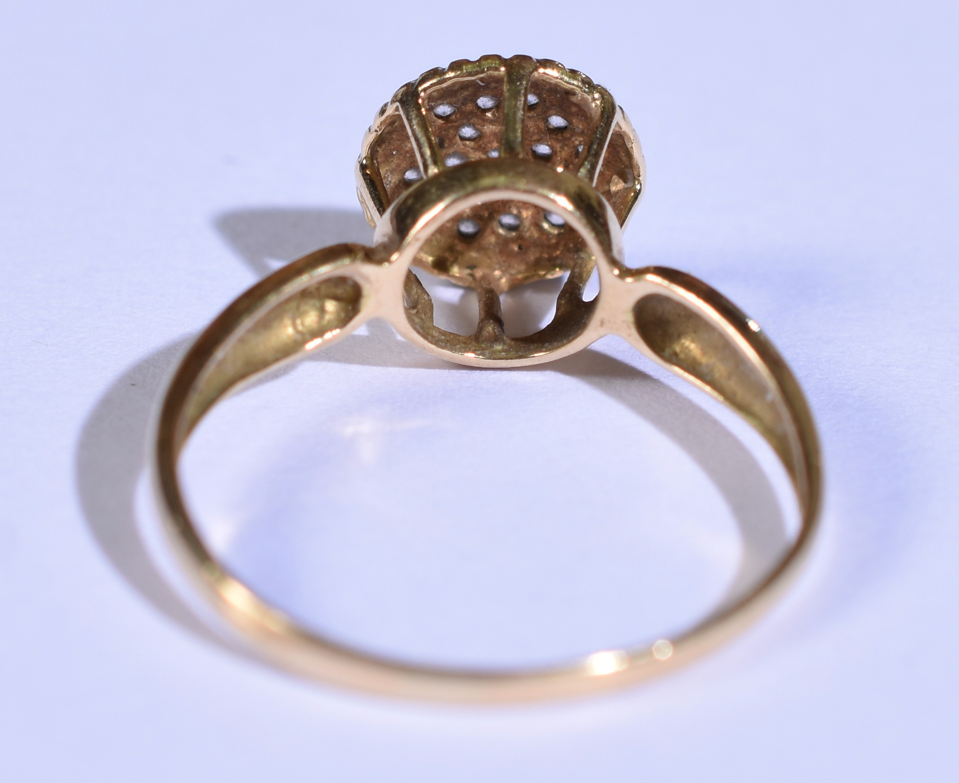 Anel de ouro 18k amarelo e branco com safiras brancas . Aro 16( Por... - foto 3 de 3