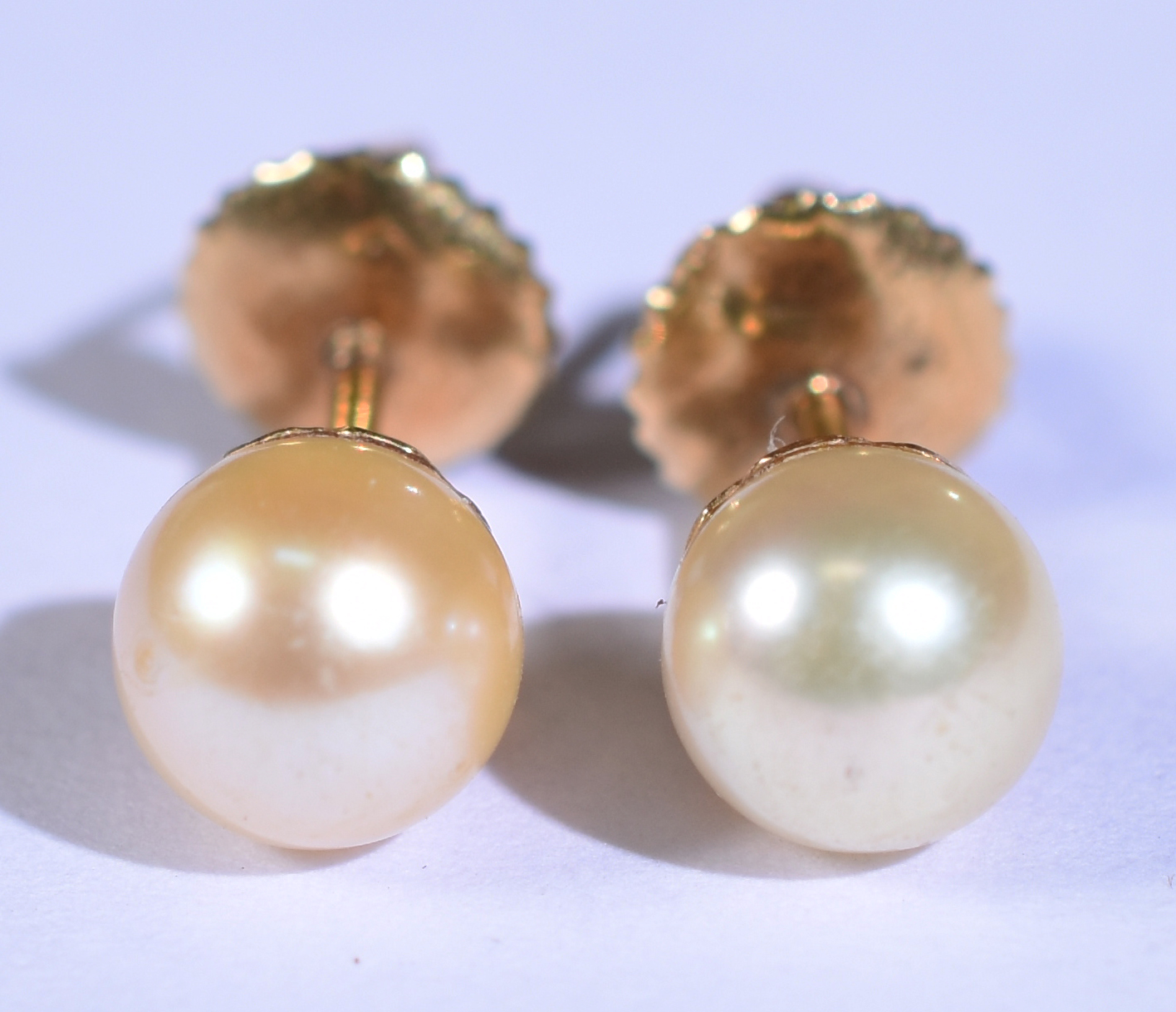 Par de brincos de ouro 18k e pérolas( Por questão de segurança a peça... - foto 1 de 2