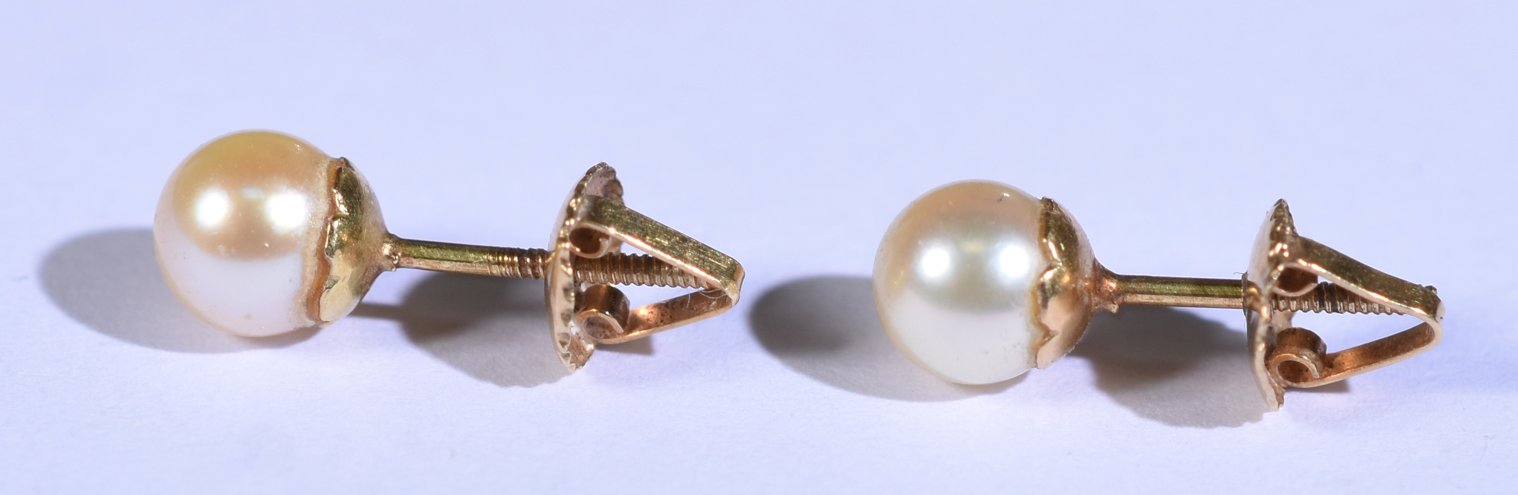 Par de brincos de ouro 18k e pérolas( Por questão de segurança a peça... - foto 2 de 2