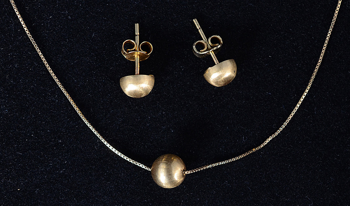 Conjunto de gargantilha com pingente e par de brincos de ouro amarelo... - foto 1 de 2