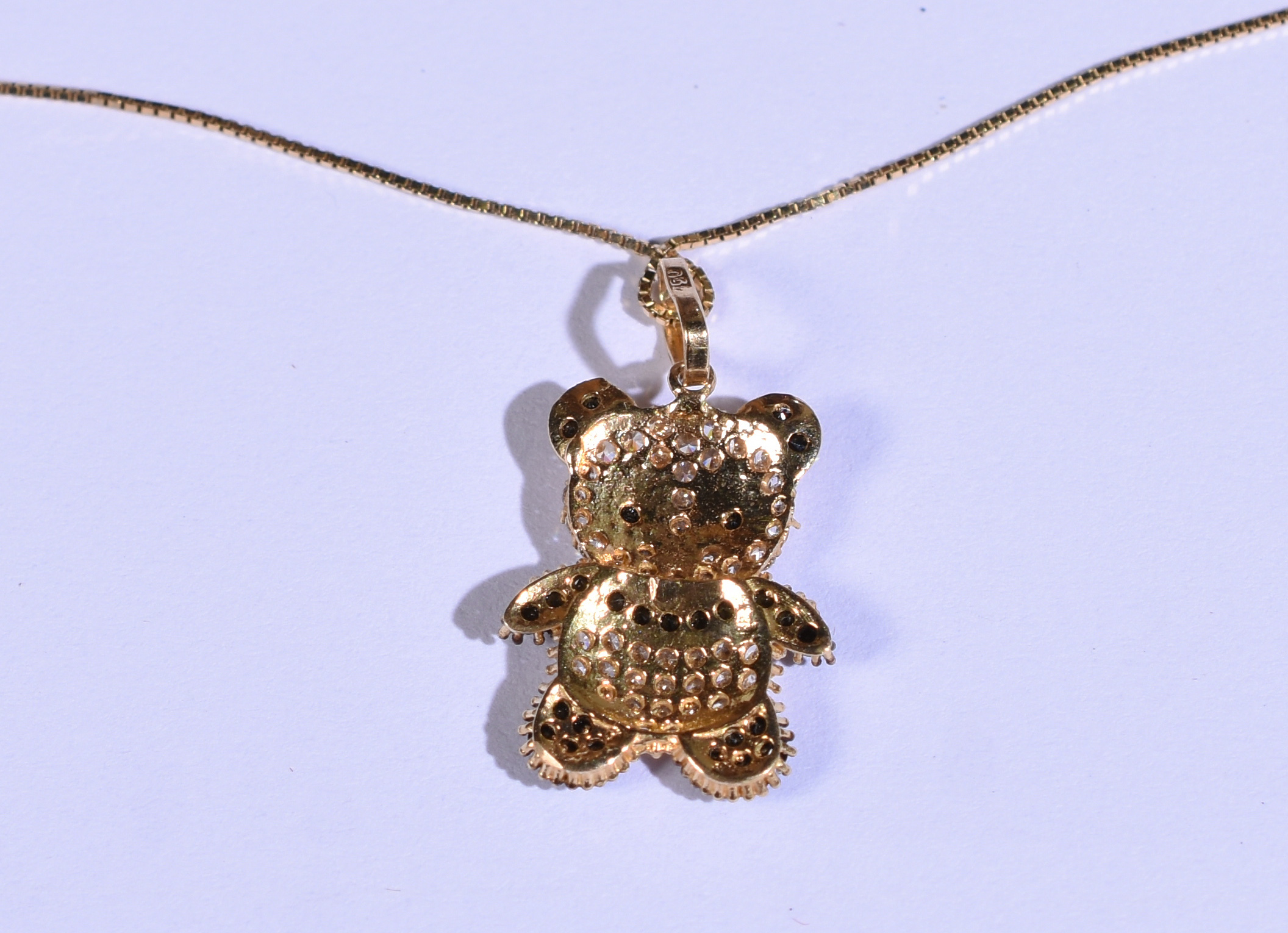 Colar de ouro 18k e pingente "urso panda" com safiras ( Por questão... - foto 4 de 4