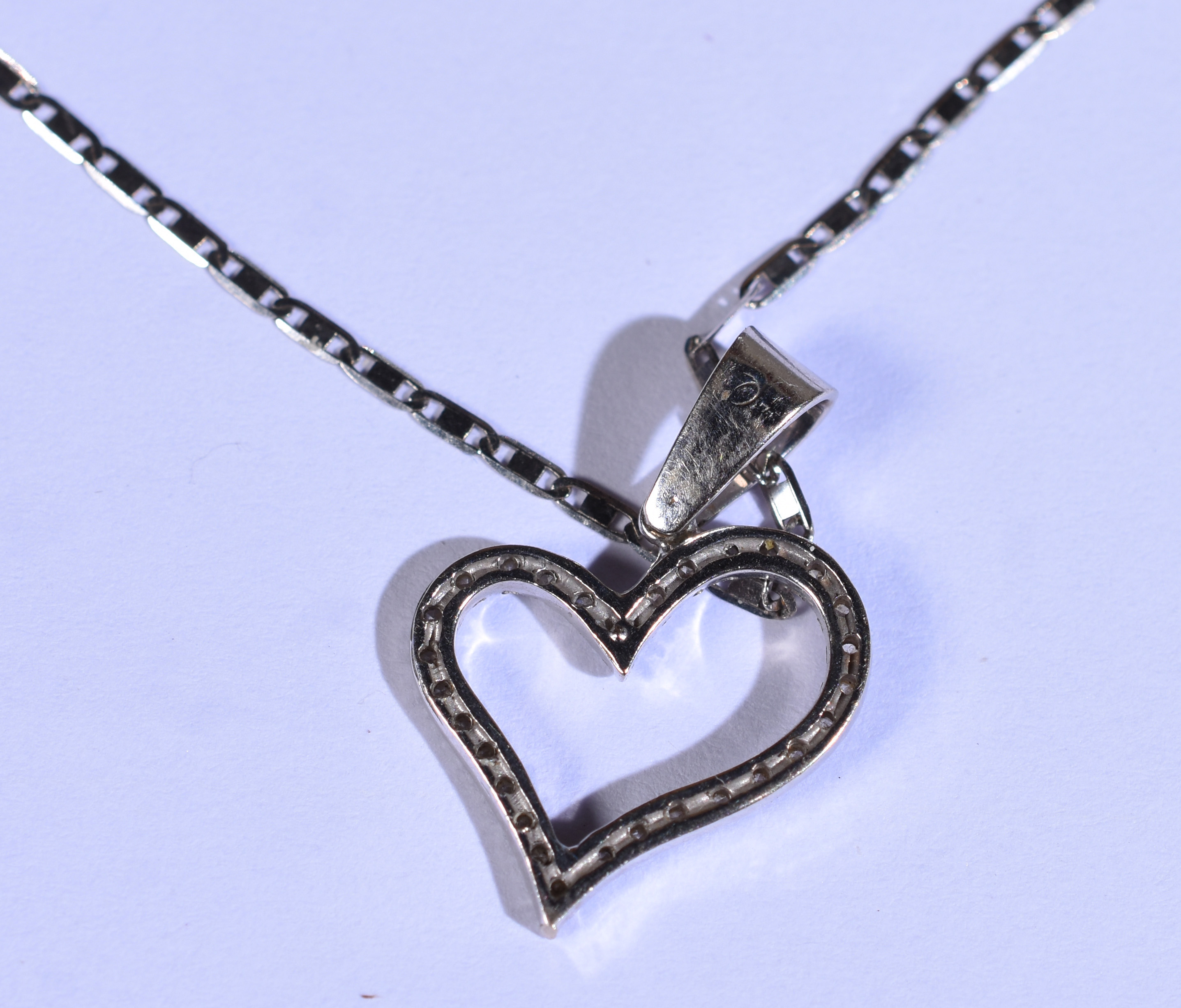 Gargantilha de ouro 18k branco com pingente com 40 brilhantes ( Por... - foto 3 de 4