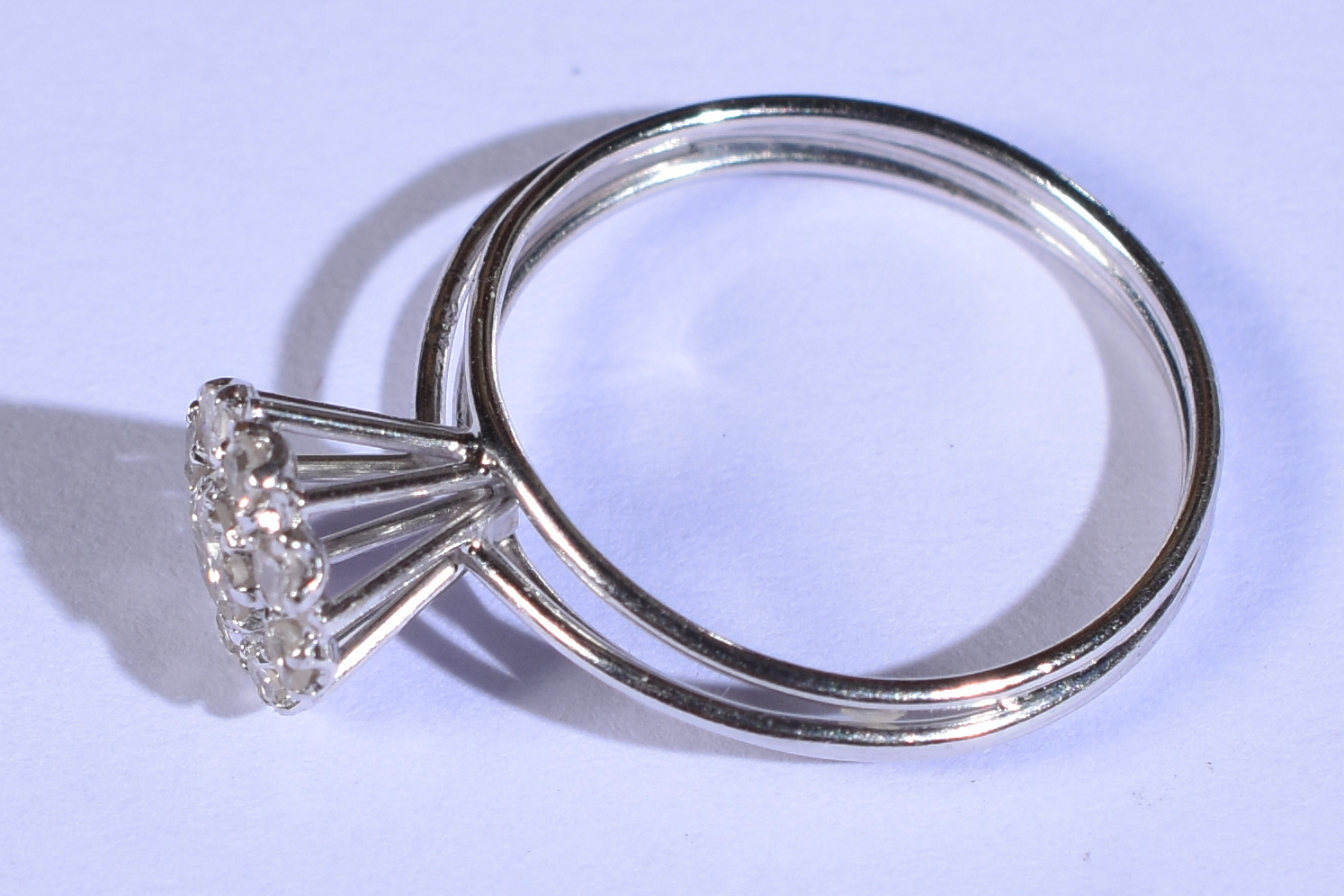 Anel de platina tipo chuveiro ,aproximadamente 0,60 ct de brilhante... - foto 2 de 3