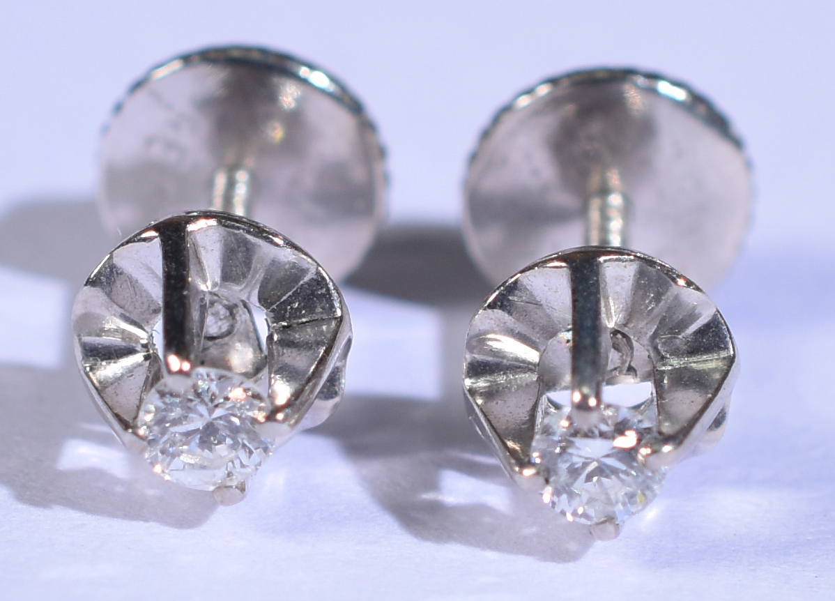 Par de brincos de ouro 18k branco com 2 brilhantes de 0,7 ct cada (... - foto 1 de 2