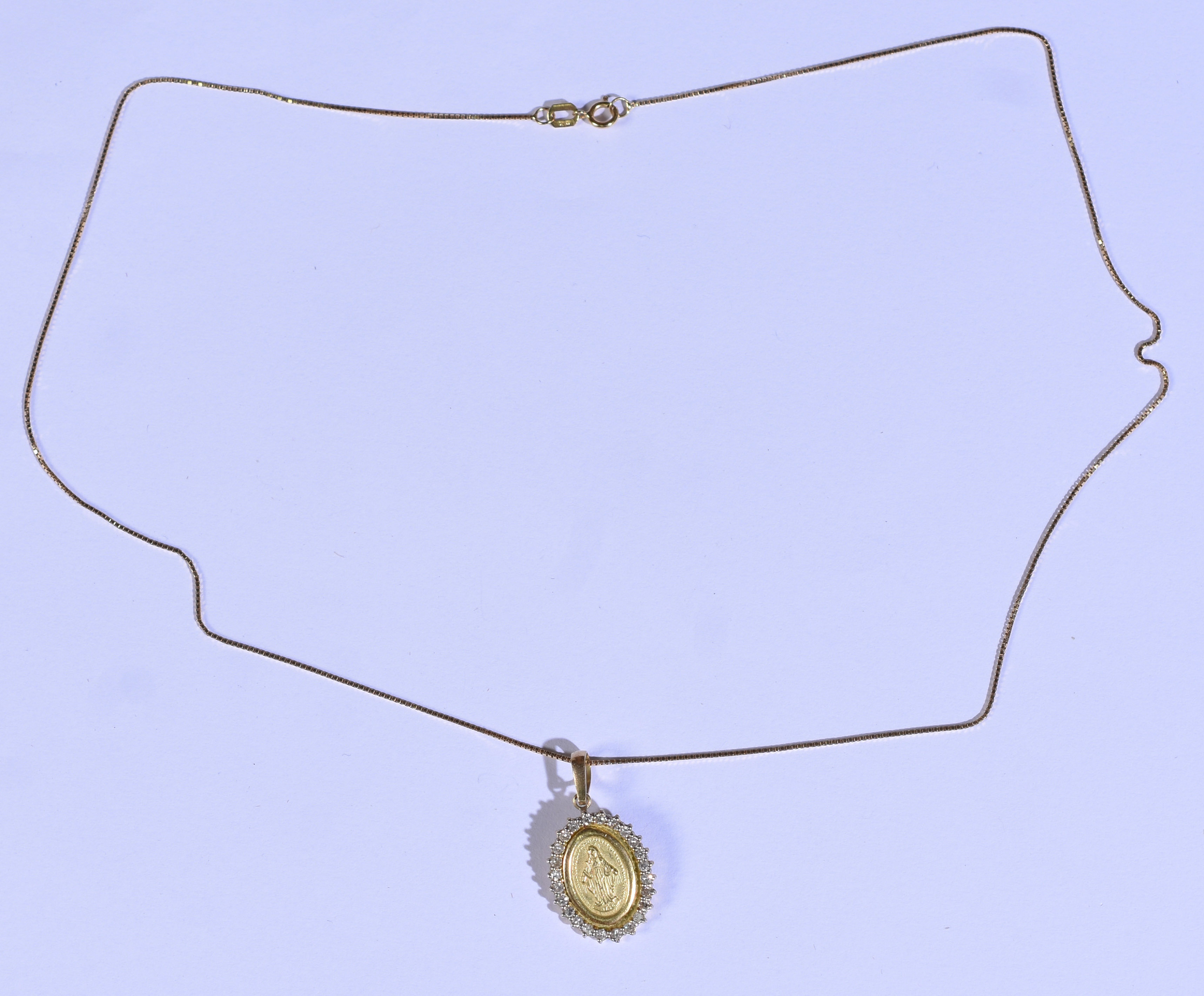 Gargantilha de ouro 18k e pingente sacro com 30 brilhantes (por... - foto 1 de 4