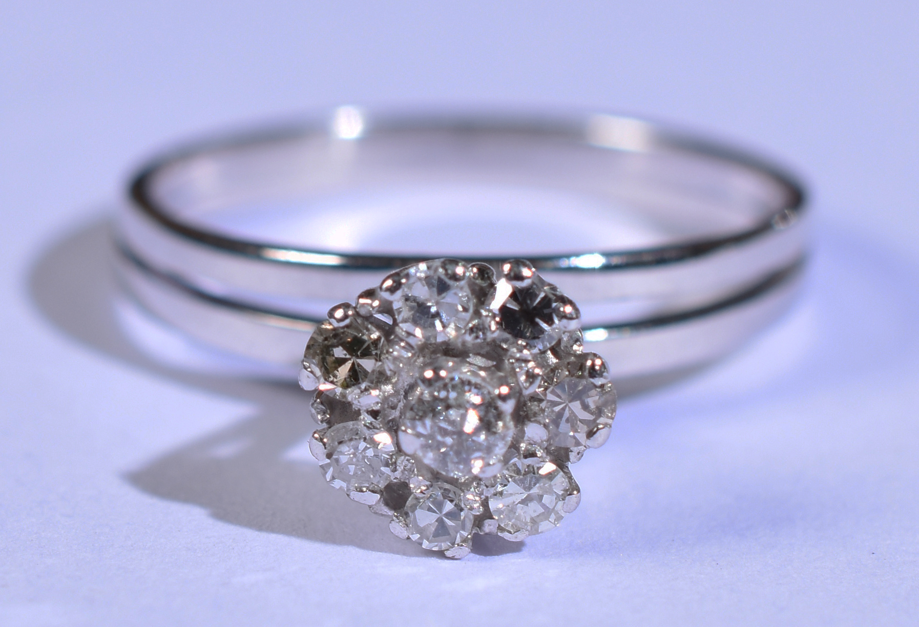 Anel de ouro 18k branco aproximadamente 0,50 ct de brilhante. Aro 17... - foto 1 de 3