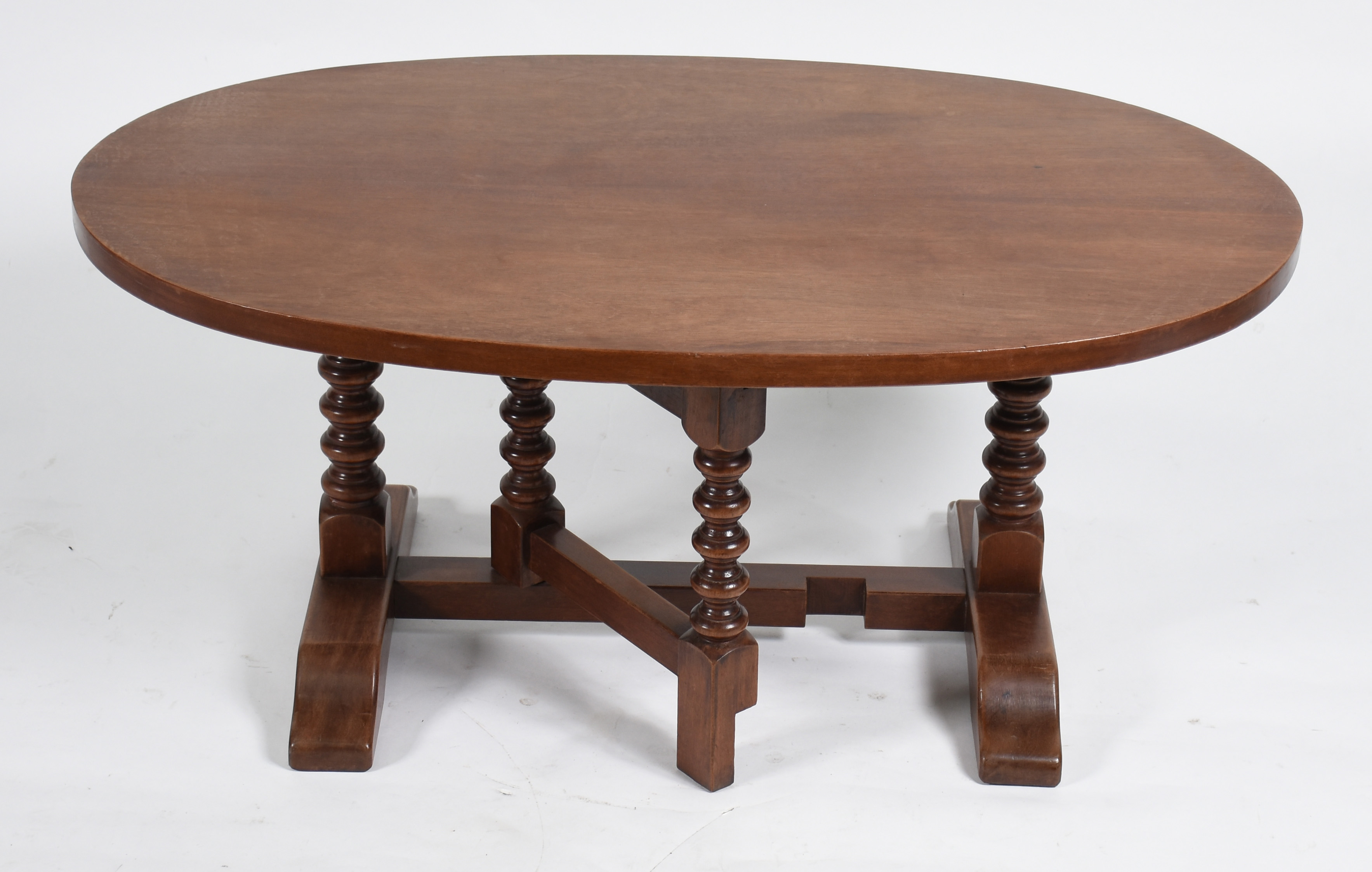 Mesa tilp-top de centro em madeira nobre, feitio oval, pernas... - foto 1 de 3