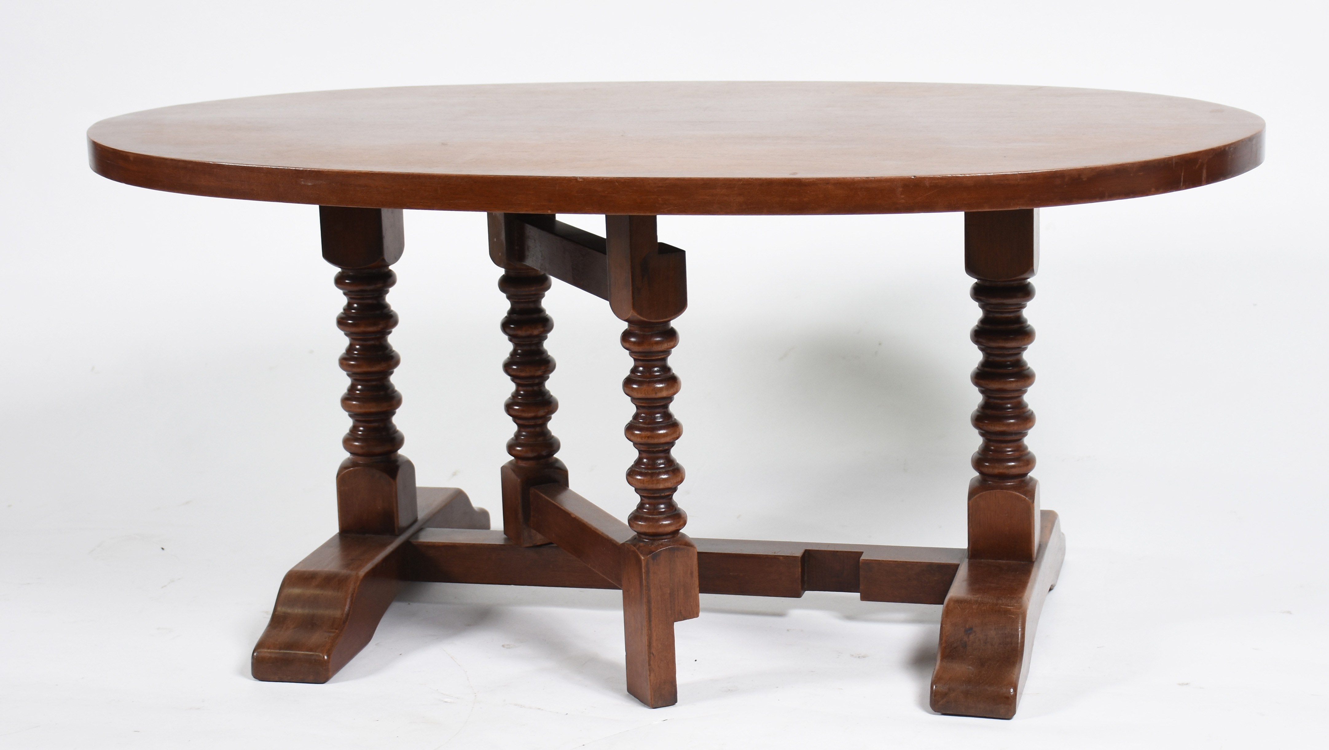 Mesa tilp-top de centro em madeira nobre, feitio oval, pernas... - foto 3 de 3