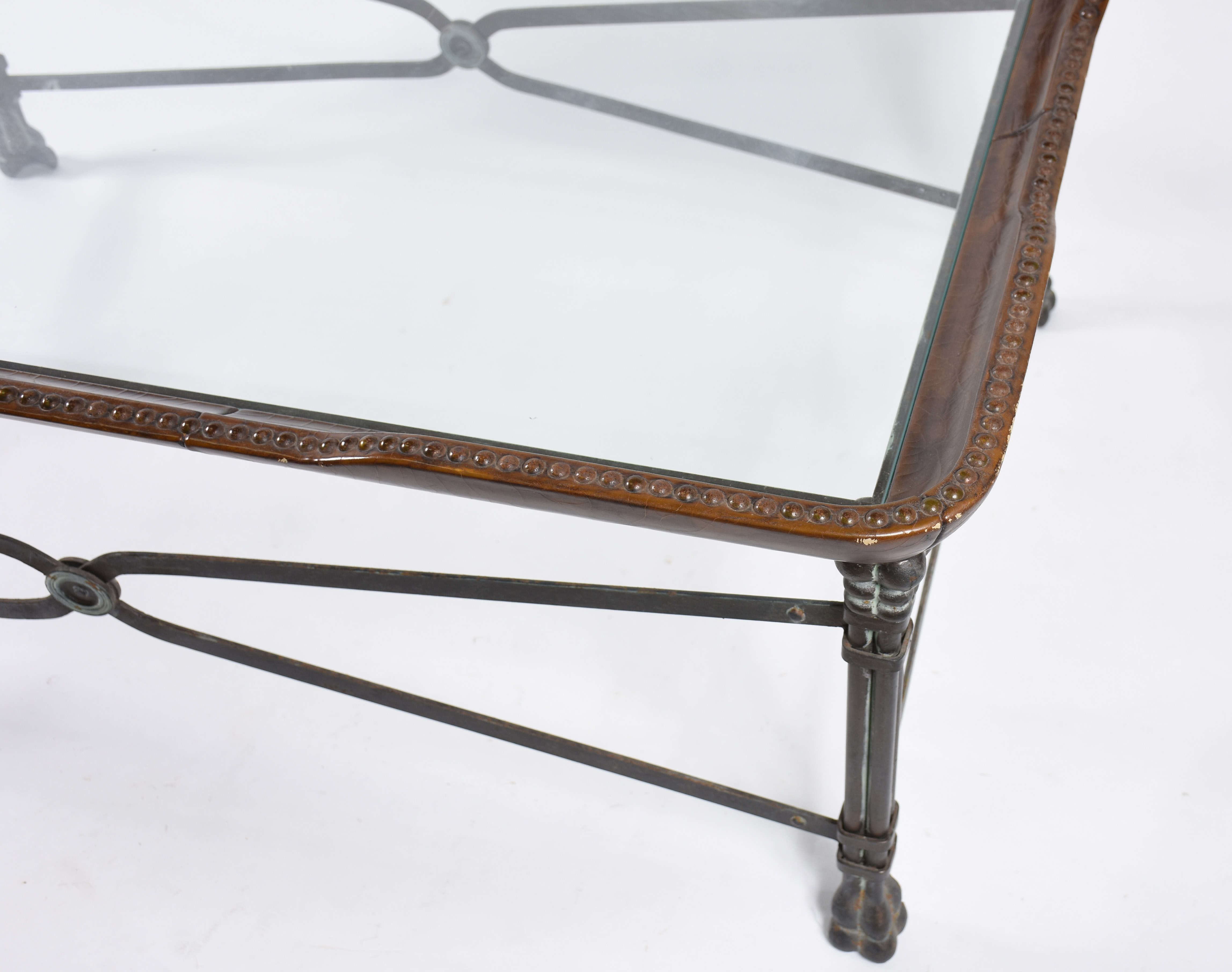 Mesa de centro com pés de metal , tampo de vidro com couro e... - foto 4 de 4
