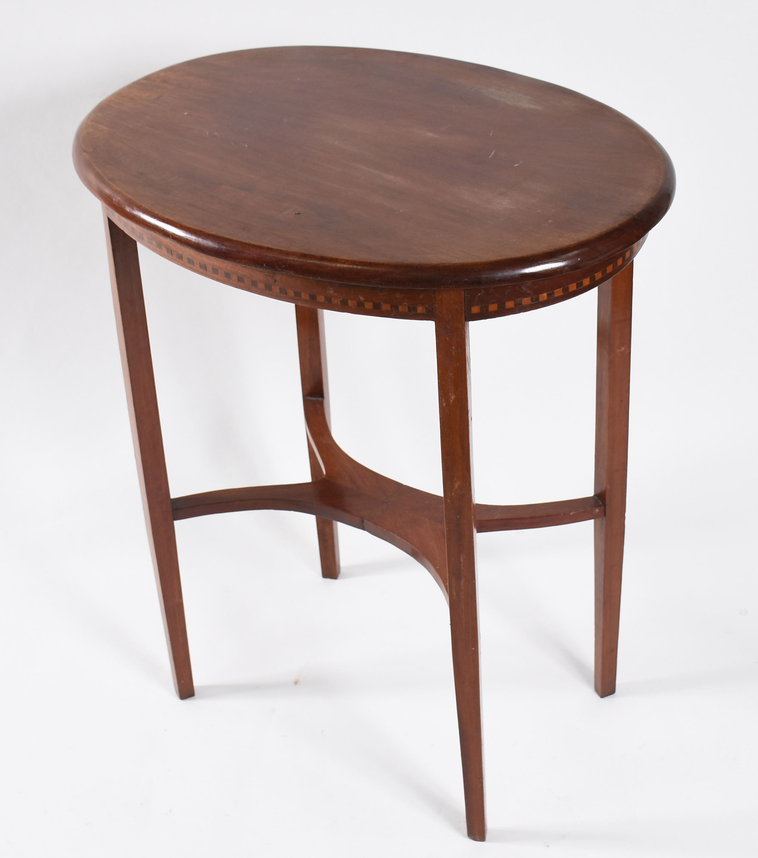 Mesa oval de madeira nobre filetada, pernas retas ligadas por 2... - foto 2 de 4