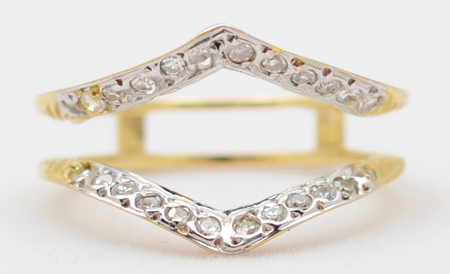 Anel de ouro amarelo 18 k e branco com 20 brilhantes - Aro 16. - foto 2 de 2