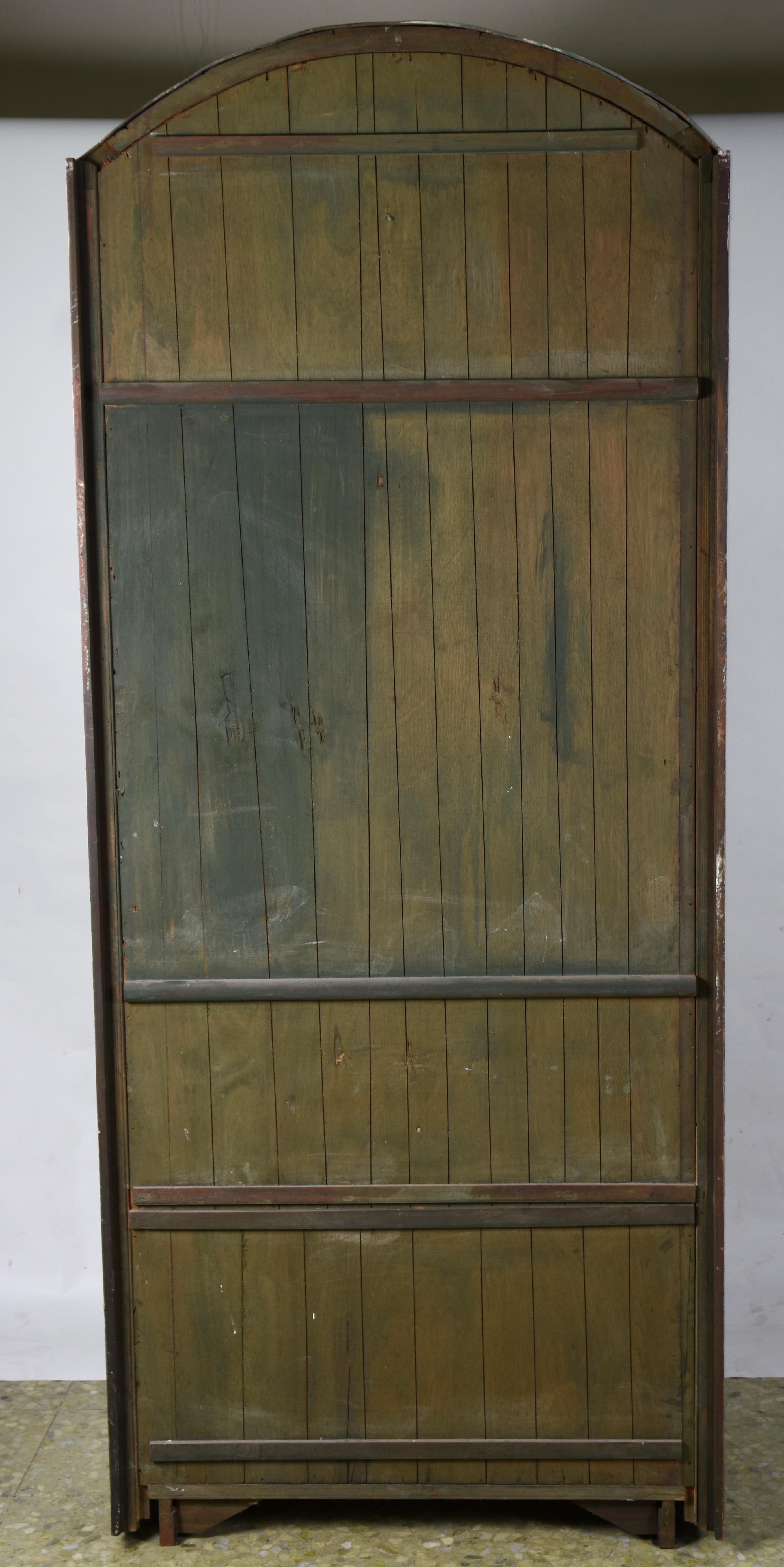 Vitrine patinada alta com vidros bisotados . - foto 5 de 5
