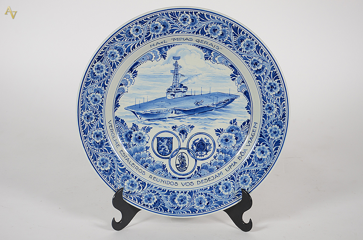 Medalhão de porcelana holandesa de Delft azul e branco. Diâmetro 35... - foto 1 de 2