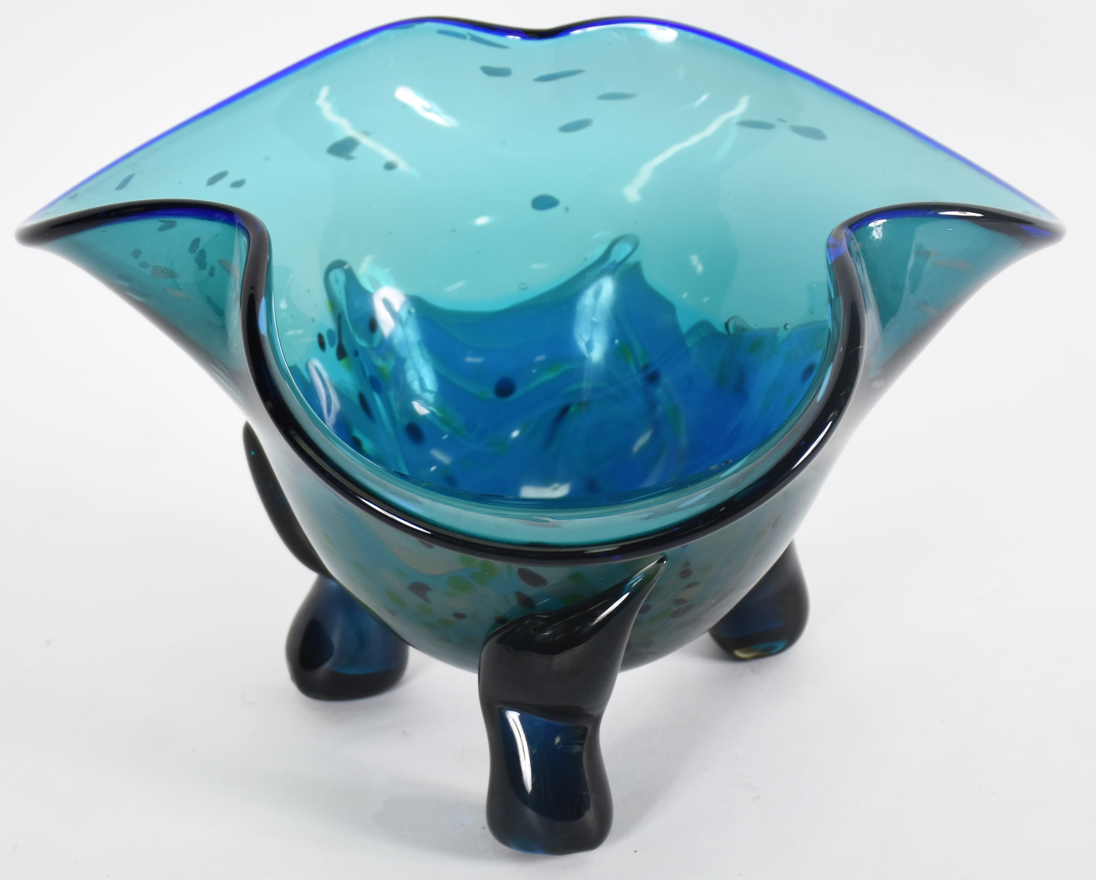 Vaso de murano azul com 3 pés , borda em gomos. - foto 3 de 3