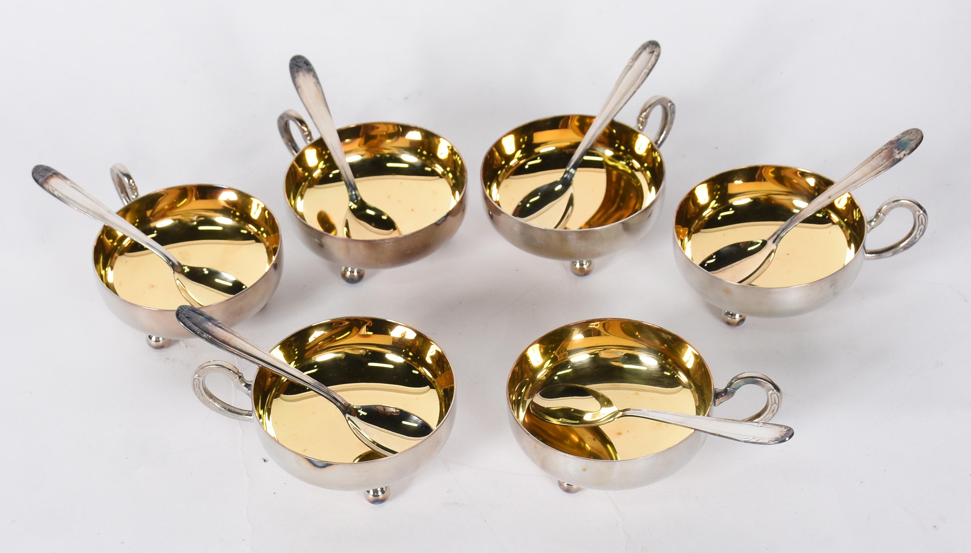 Conjunto com 6 taças para sorvete com colher de metal Belprata . - foto 3 de 4
