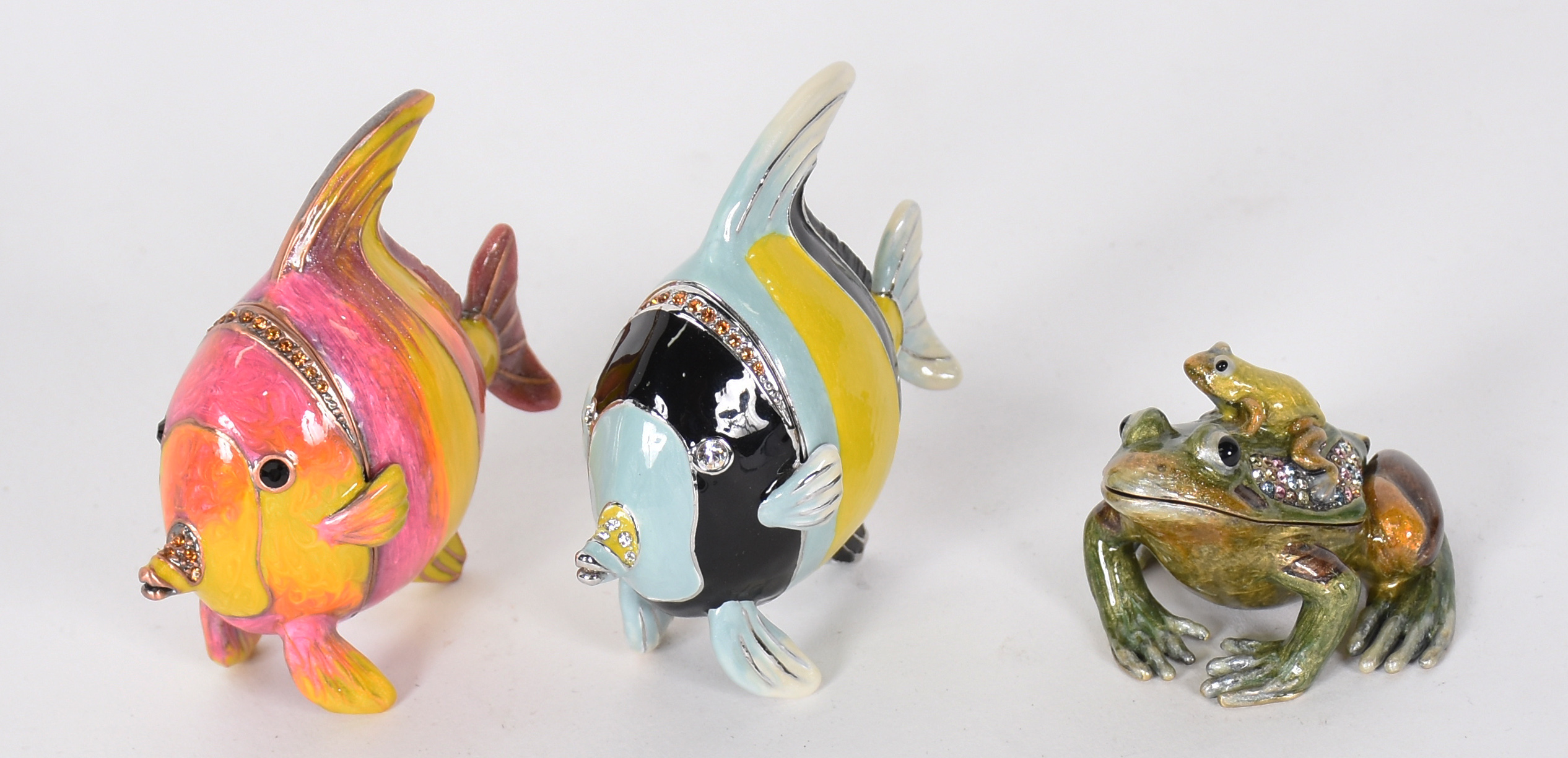 Três porta pílulas de metal esmaltado com pedrinhas coloridas... - foto 1 de 6