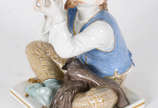 Estatueta Alemã de porcelana " costureiro " . - Estatueta Alemã de porcelana " costureiro " .