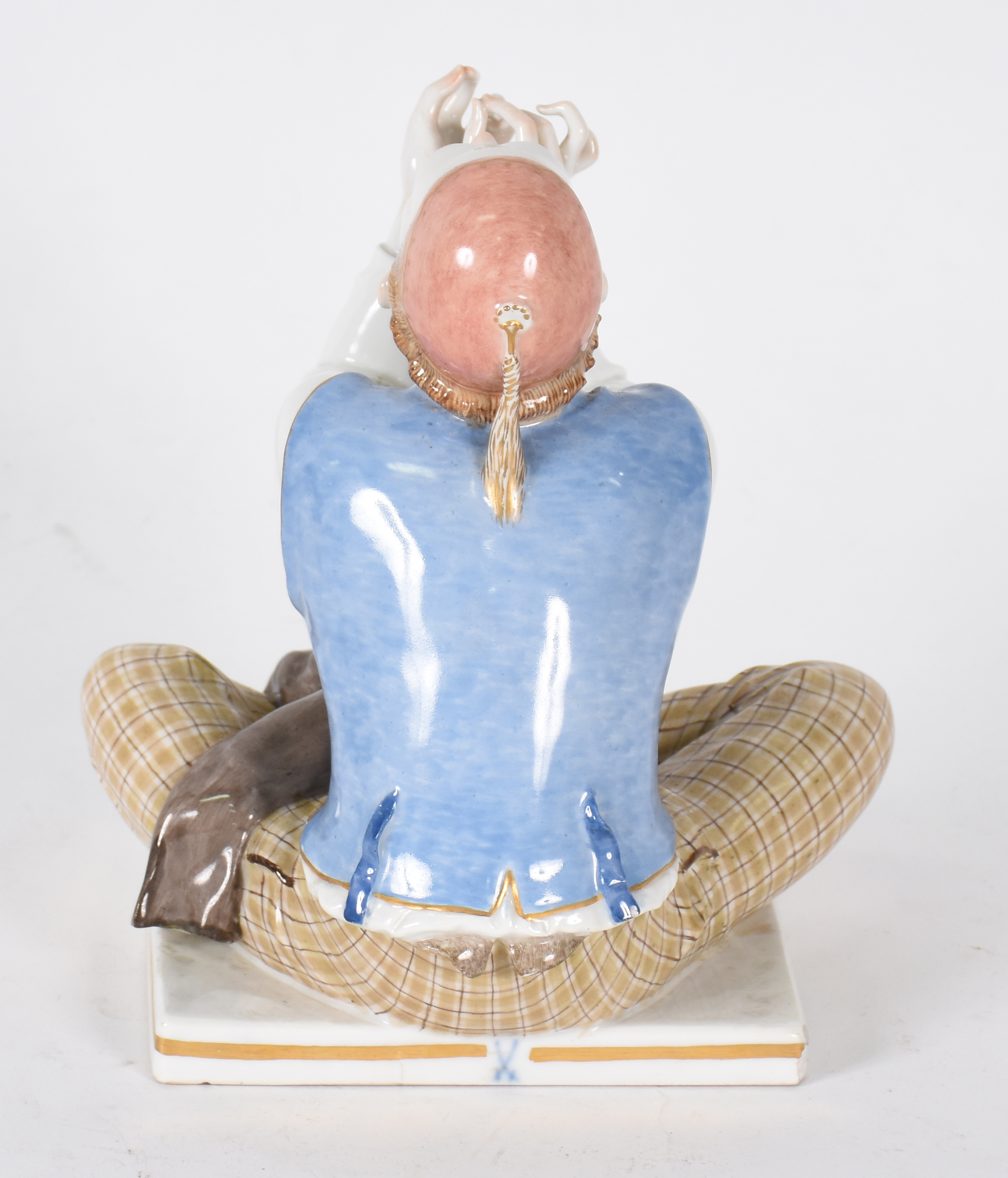 Estatueta Alemã de porcelana " costureiro " . - foto 3 de 5