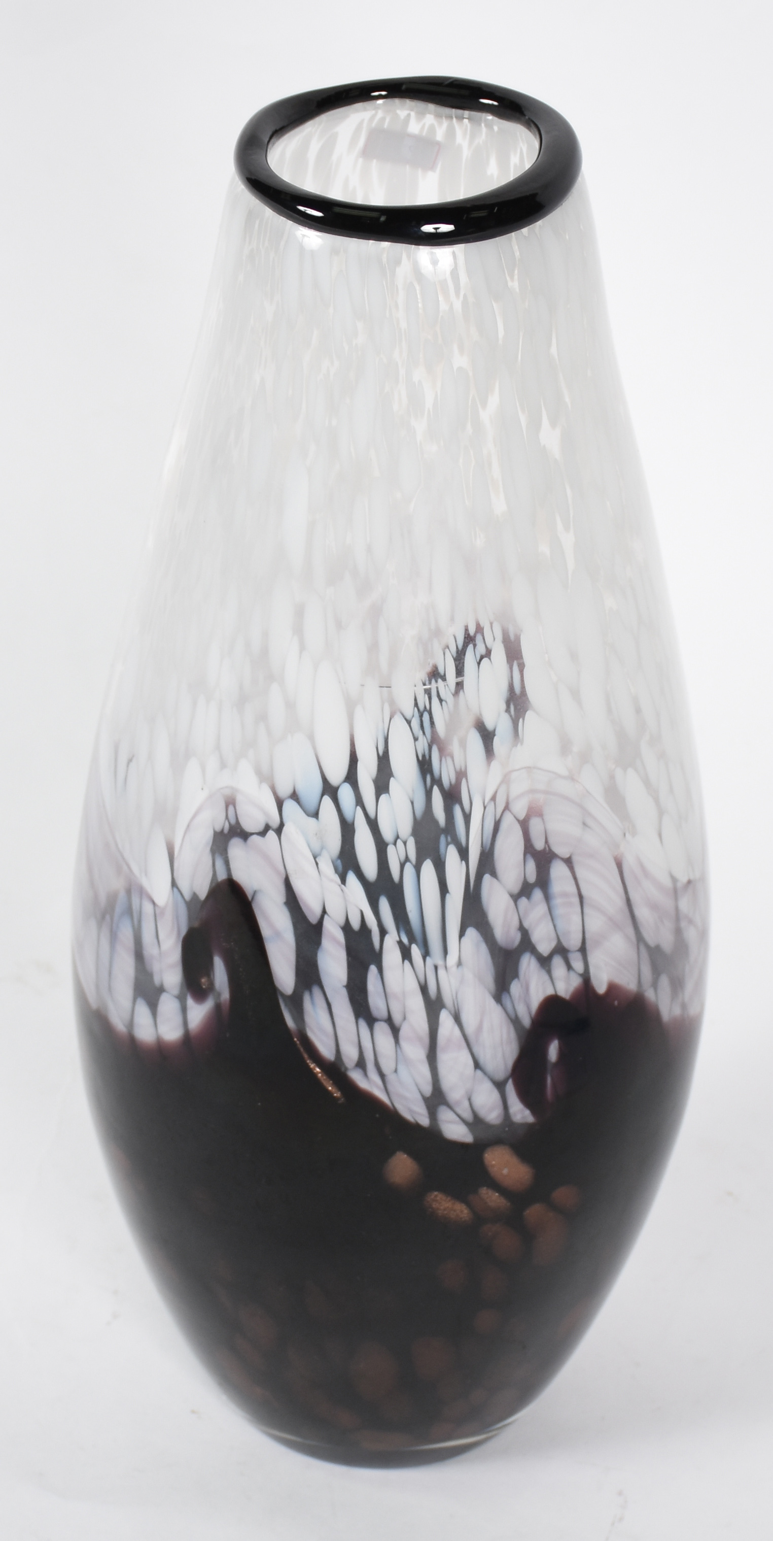 Vaso de Murano branco e preto com pó de ouro . - foto 1 de 3