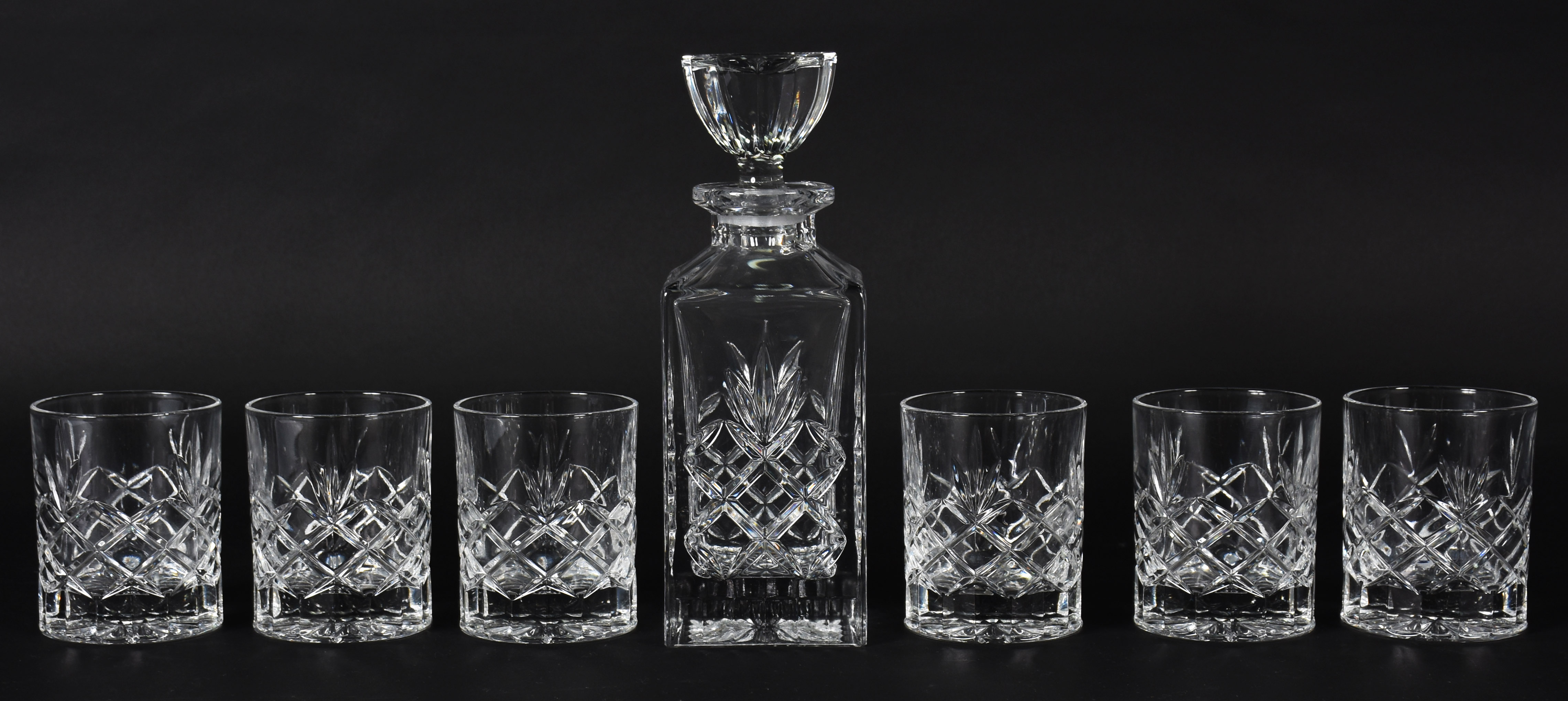 Garrafa e seis copos para whisky de cristal italiano. - foto 1 de 2