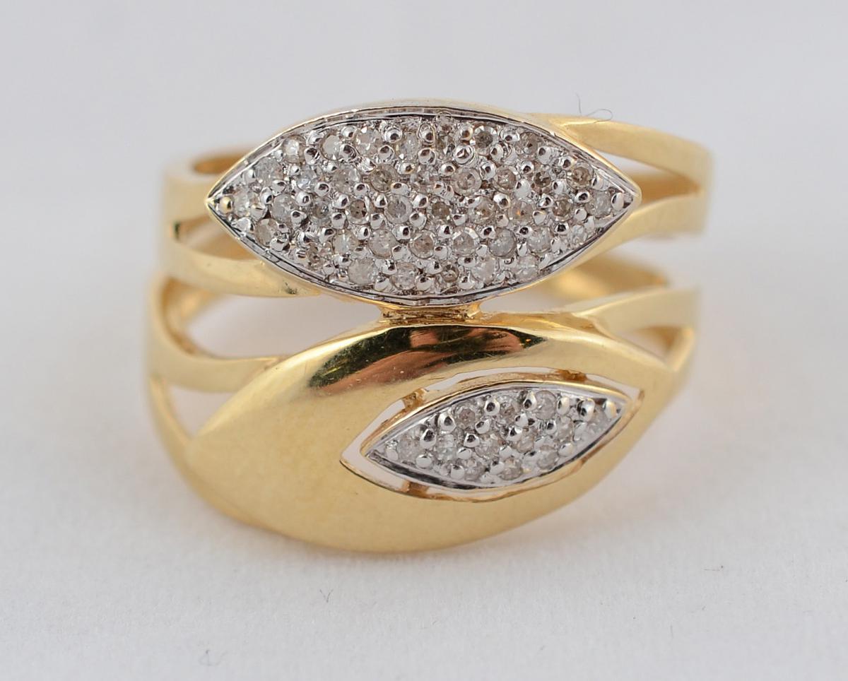 Anel de ouro amarelo 18 k com quarenta brilhantes. Peso total 5,7 g... - foto 2 de 2