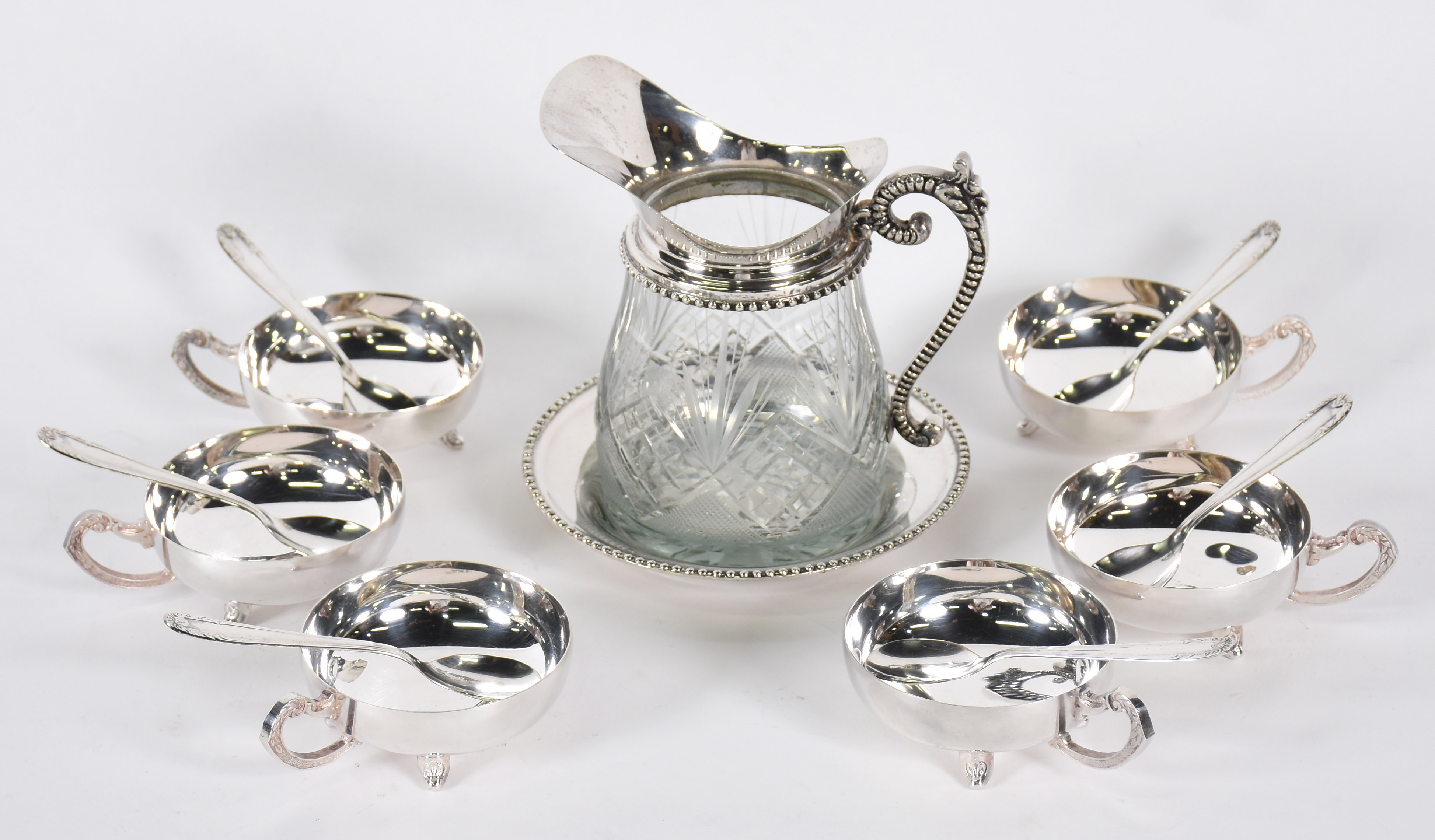 Conjunto com 6 taças para sorvete com colher de metal Eberle e jarra... - foto 2 de 6