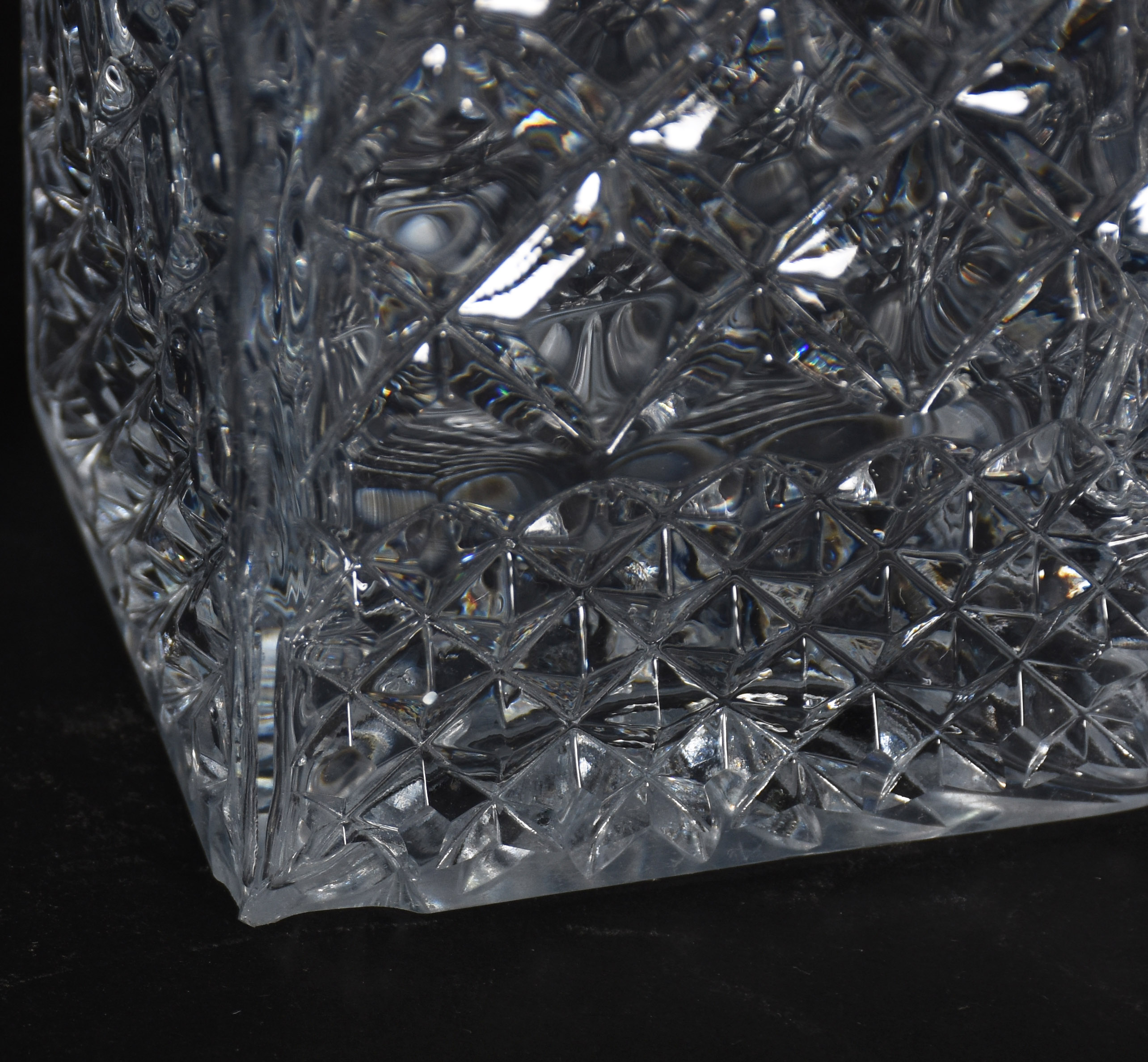 Três garrafas de cristal diversas , 3 copos longos e 3 cálices... - foto 6 de 9