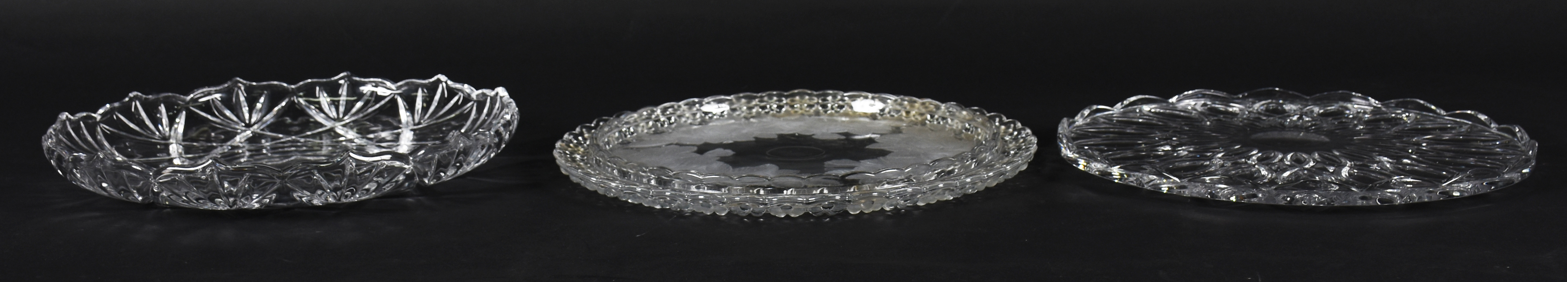 Três pratos para bolo / sobremesa de vidro e cristal lapidado. - foto 1 de 2
