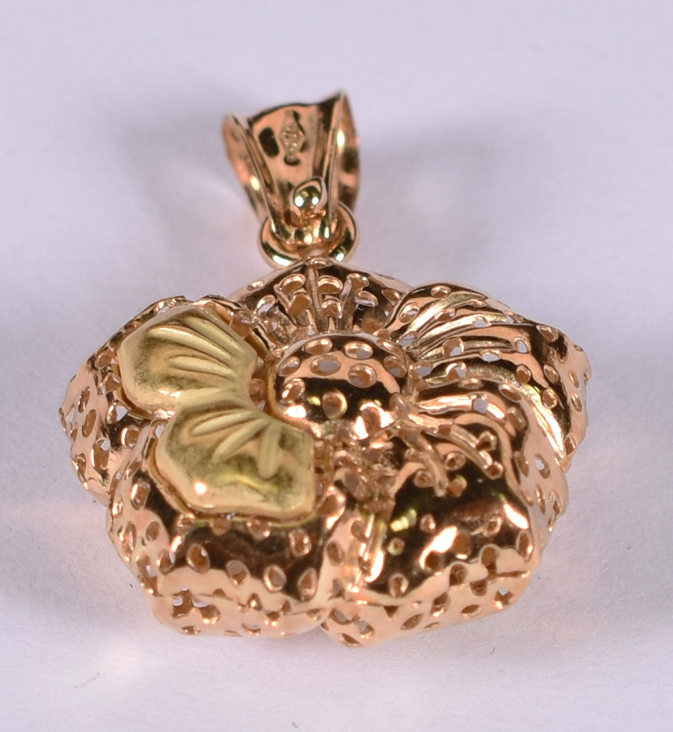 Pendente de ouro 18 k em formato de flor .( Por questão de segurança... - foto 2 de 3