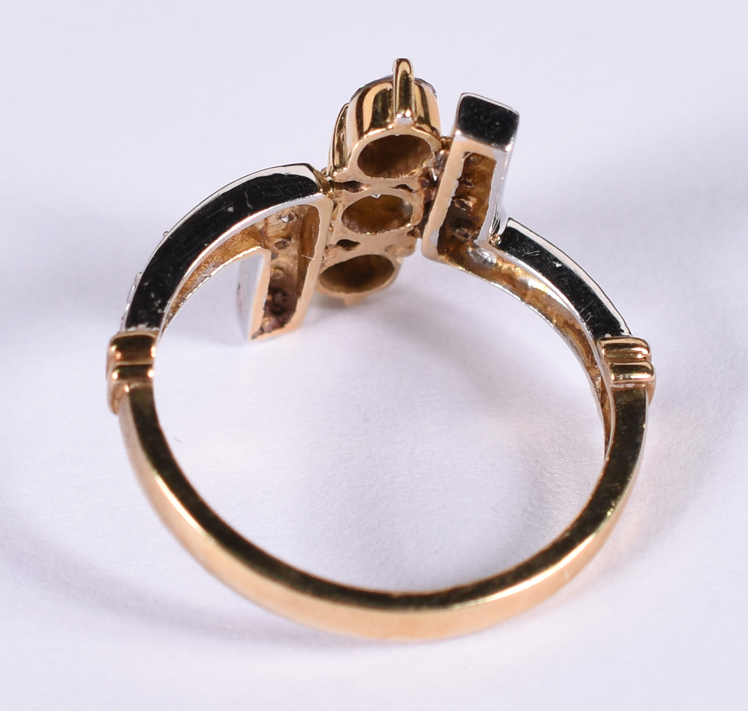 Anel de ouro branco 18 k e amarelo com brilhantes . Aro 19 ( Por... - foto 3 de 3